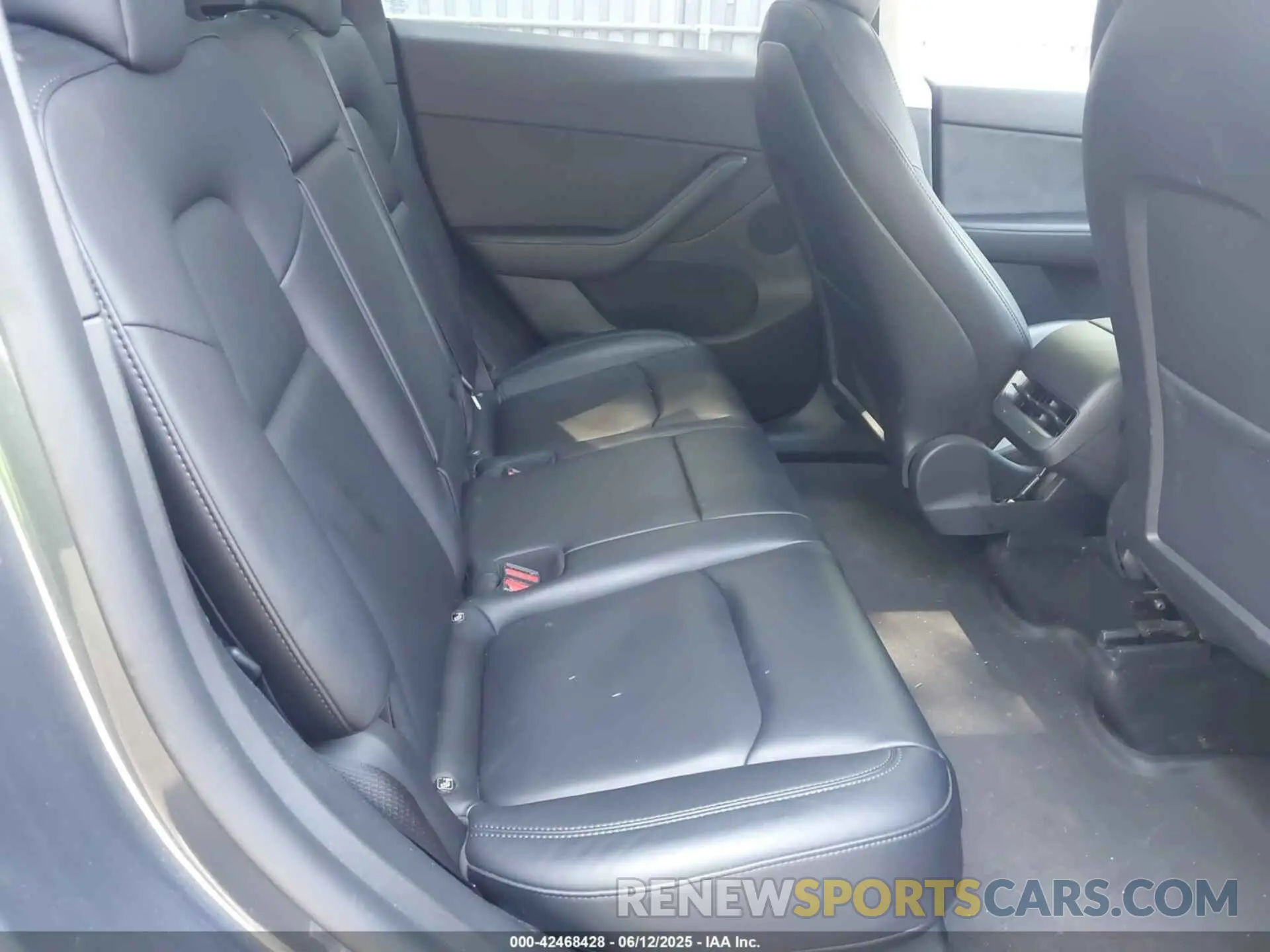 8 Photograph of a damaged car 7SAYGDEF9NF506523 TESLA MODEL Y 2022