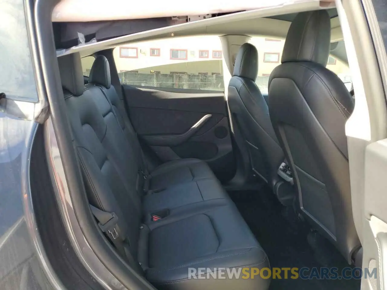 10 Photograph of a damaged car 7SAYGDEF9NF513648 TESLA MODEL Y 2022