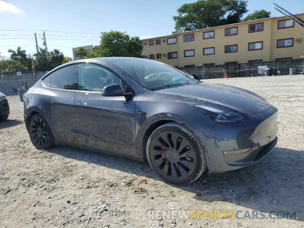 4 Photograph of a damaged car 7SAYGDEF9NF513648 TESLA MODEL Y 2022