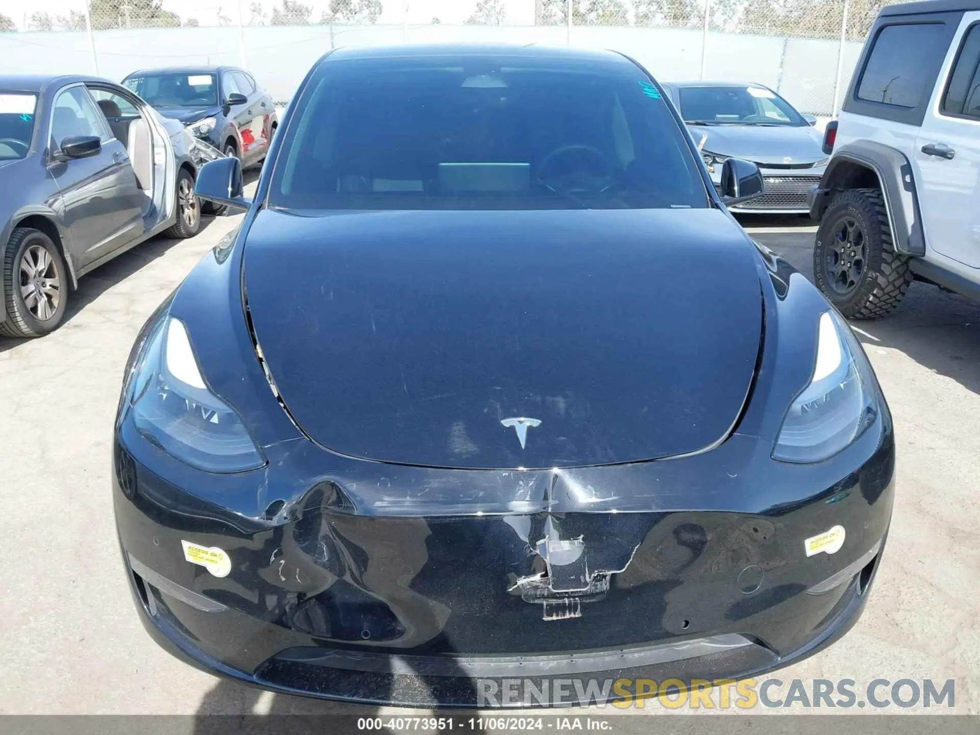 13 Photograph of a damaged car 7SAYGDEF9NF522141 TESLA MODEL Y 2022