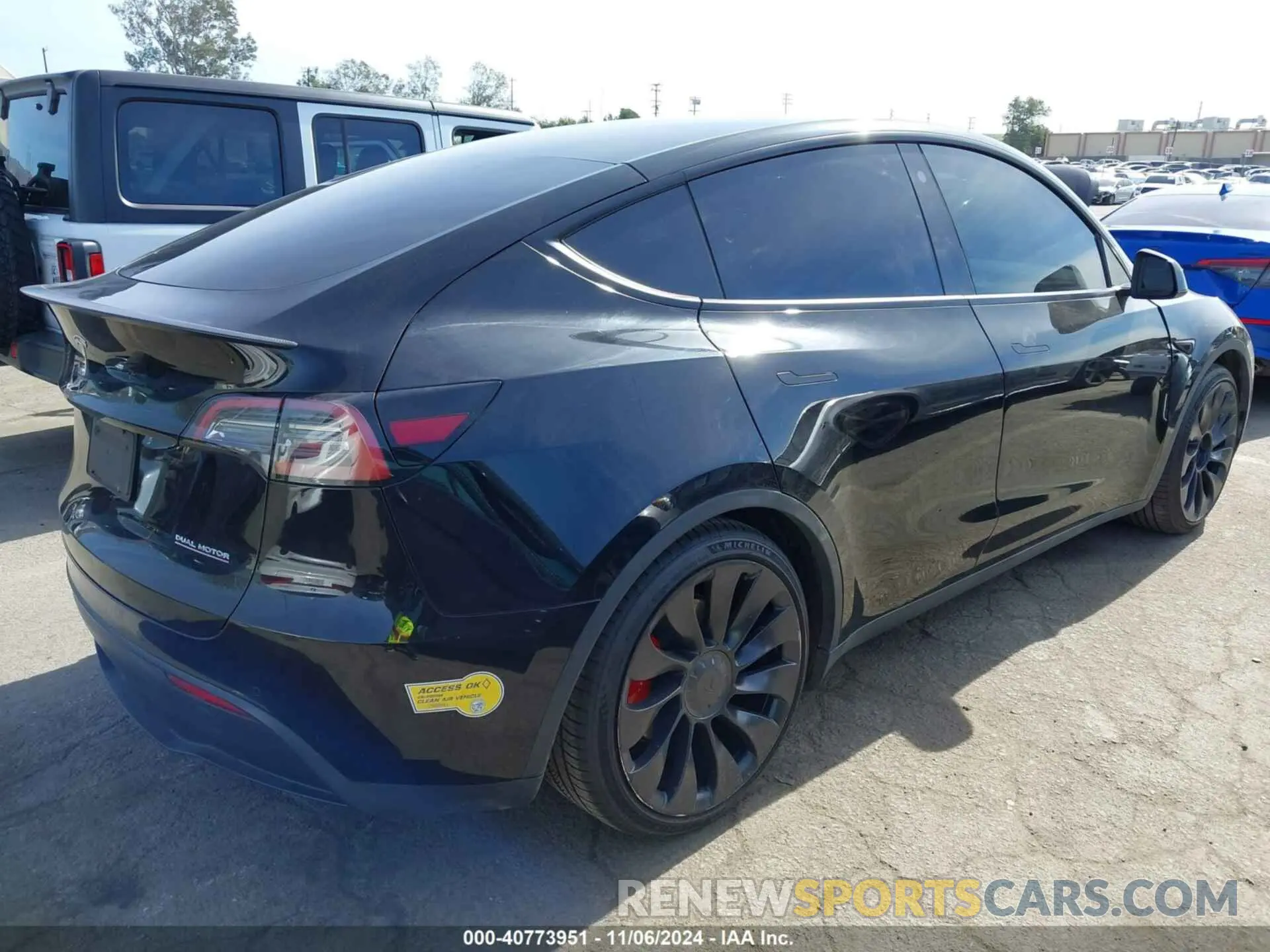 4 Photograph of a damaged car 7SAYGDEF9NF522141 TESLA MODEL Y 2022