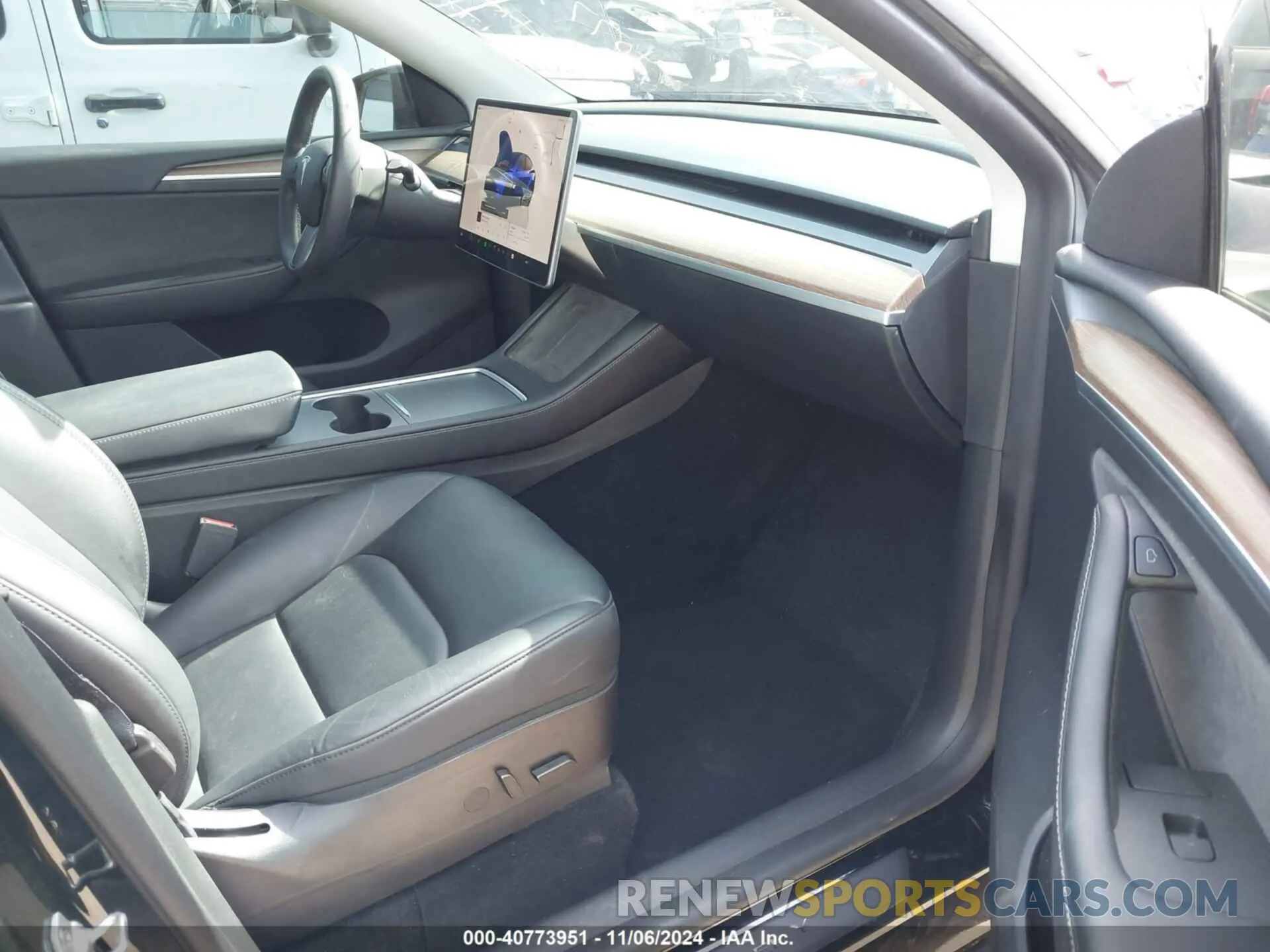 5 Photograph of a damaged car 7SAYGDEF9NF522141 TESLA MODEL Y 2022