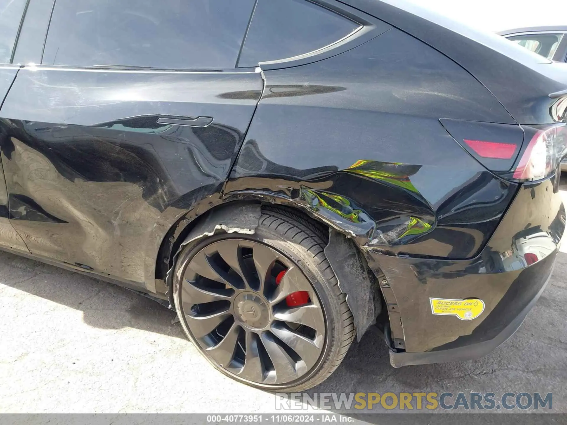 6 Photograph of a damaged car 7SAYGDEF9NF522141 TESLA MODEL Y 2022