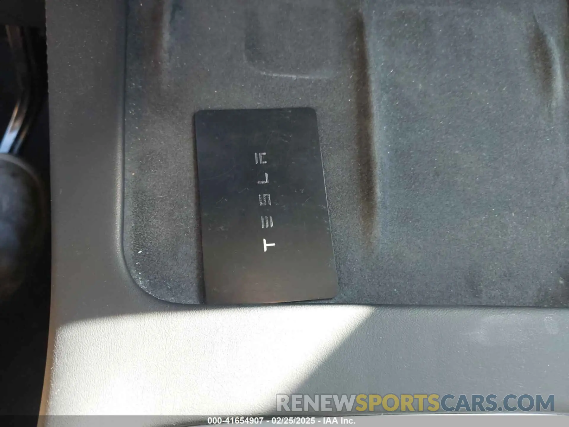 11 Photograph of a damaged car 7SAYGDEF9NF523452 TESLA MODEL Y 2022