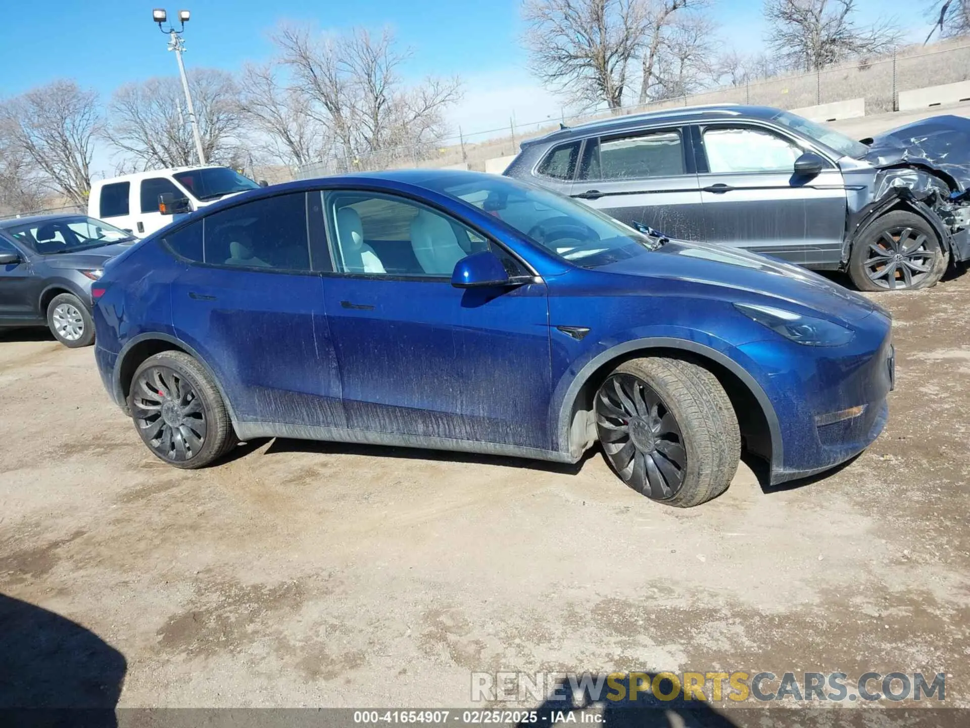 13 Photograph of a damaged car 7SAYGDEF9NF523452 TESLA MODEL Y 2022