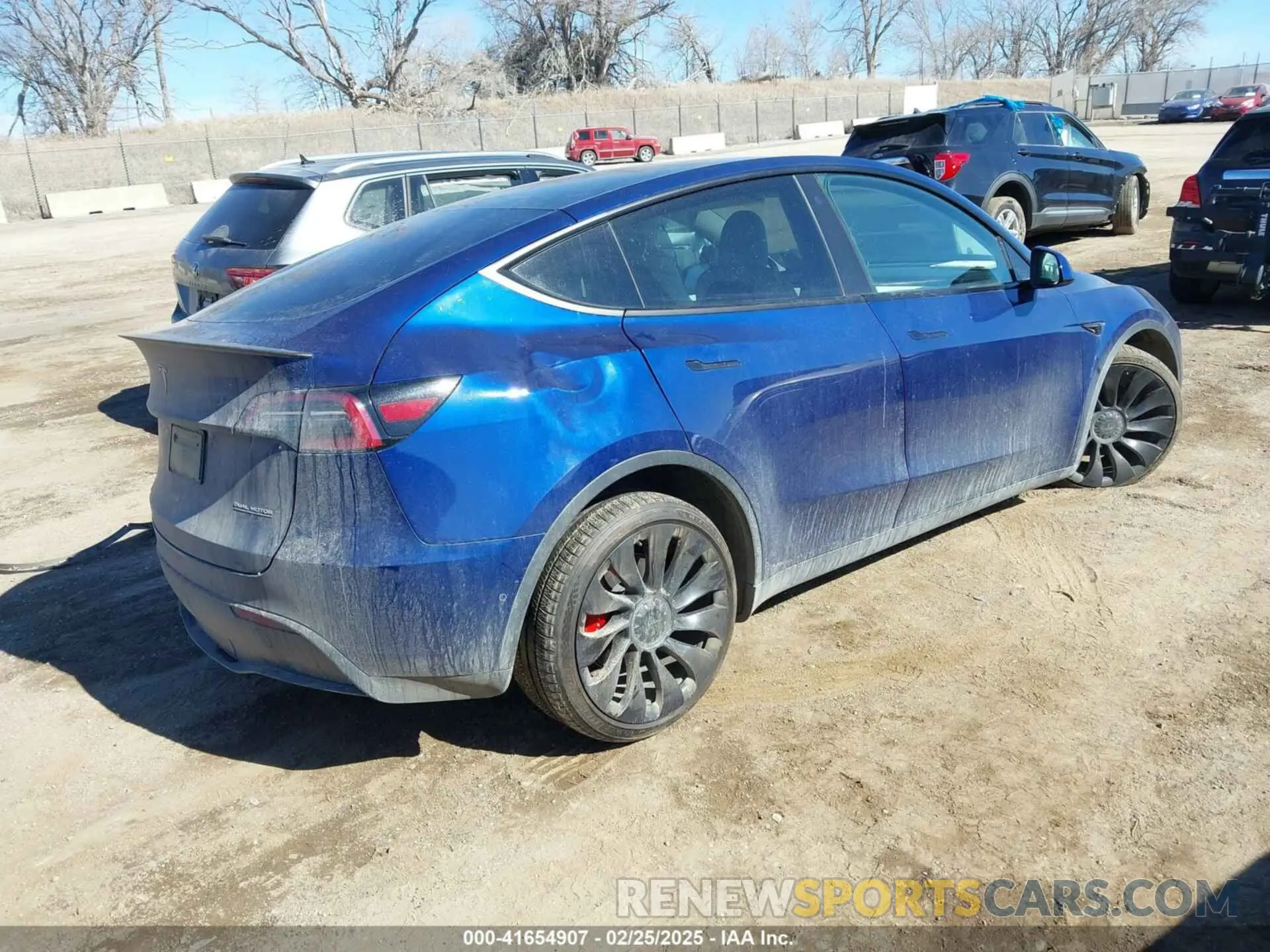 4 Photograph of a damaged car 7SAYGDEF9NF523452 TESLA MODEL Y 2022