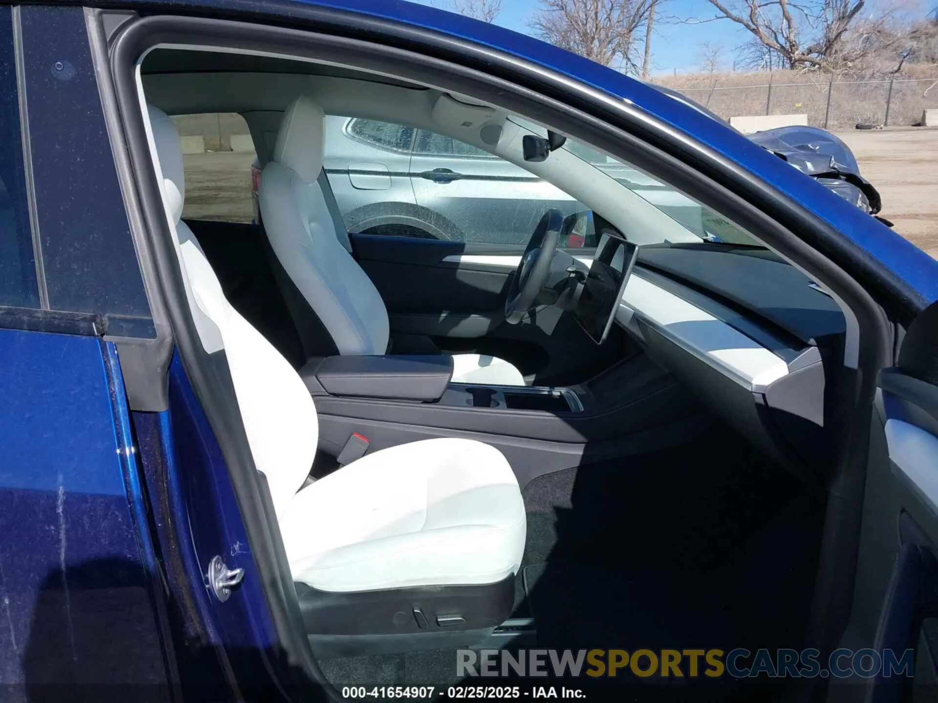 5 Photograph of a damaged car 7SAYGDEF9NF523452 TESLA MODEL Y 2022