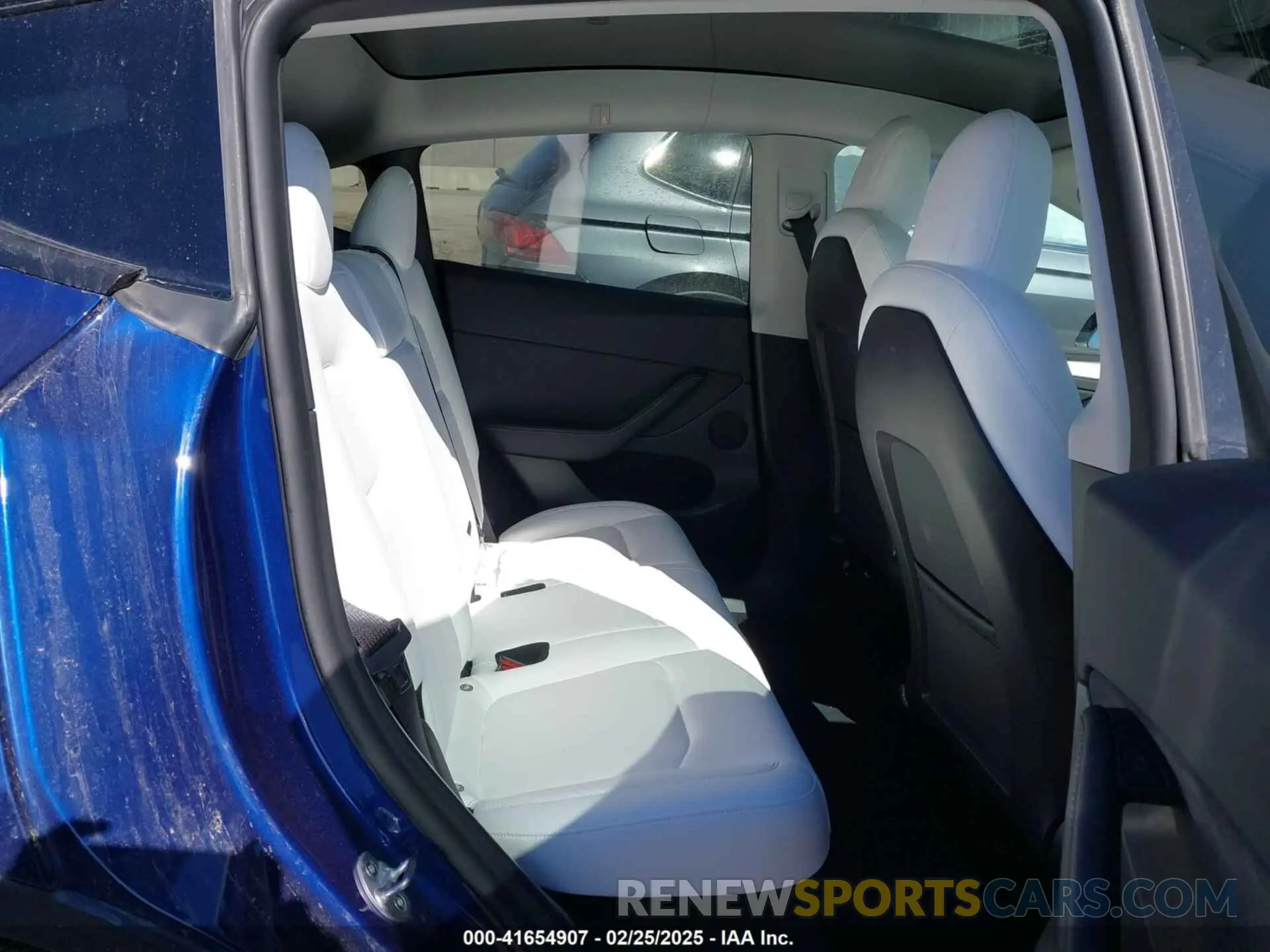 8 Photograph of a damaged car 7SAYGDEF9NF523452 TESLA MODEL Y 2022