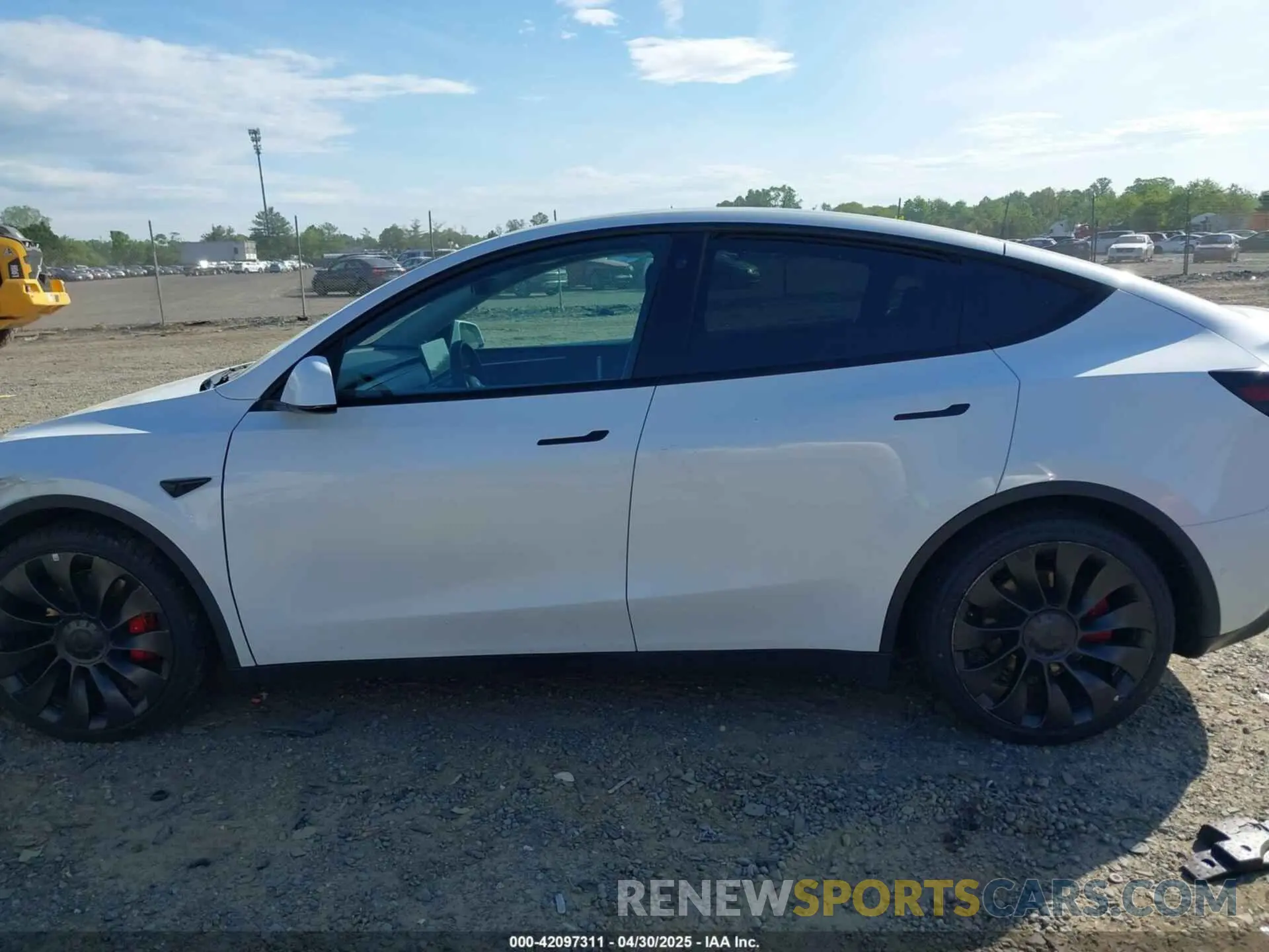 14 Photograph of a damaged car 7SAYGDEF9NF542745 TESLA MODEL Y 2022