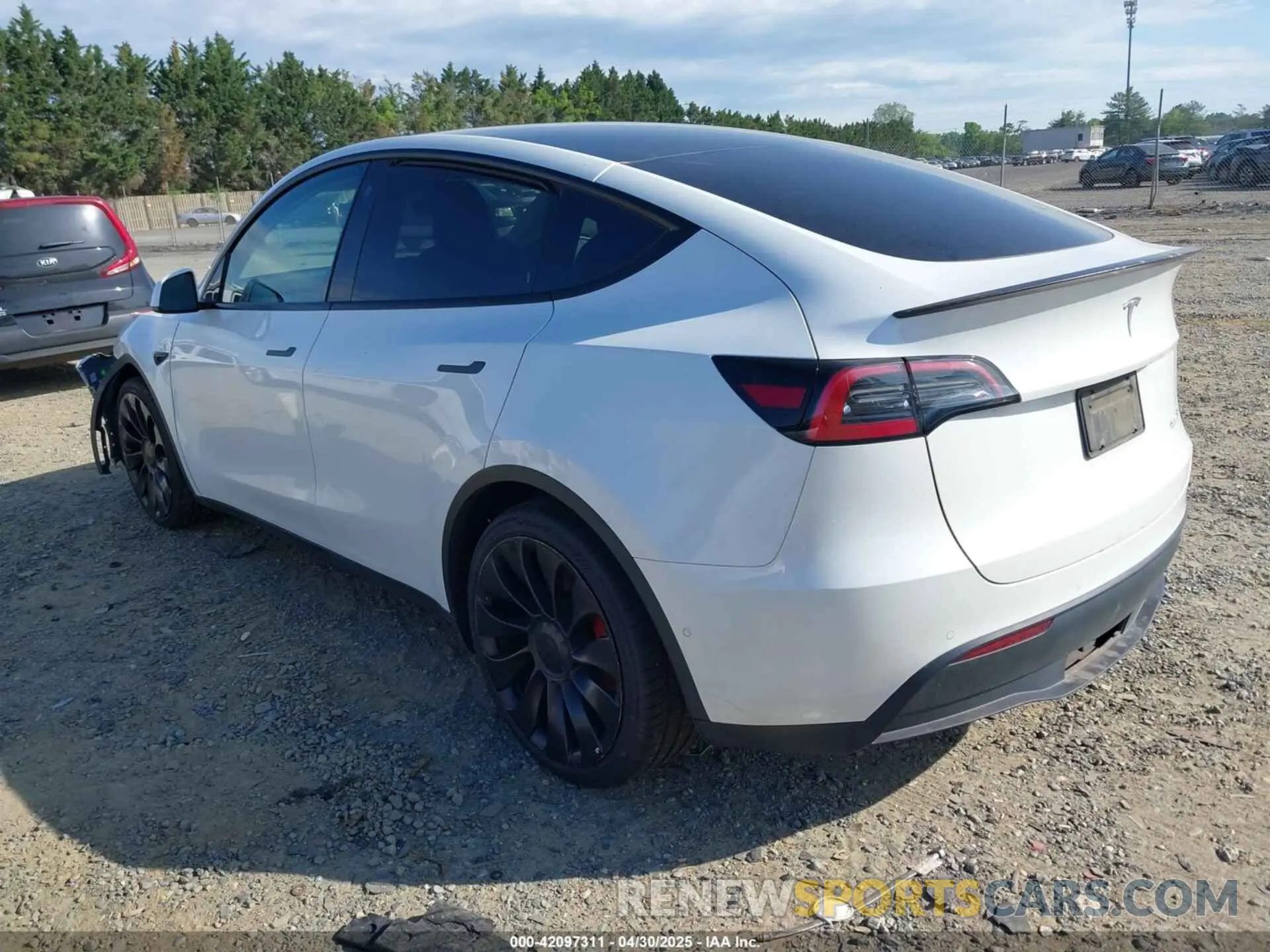 3 Photograph of a damaged car 7SAYGDEF9NF542745 TESLA MODEL Y 2022