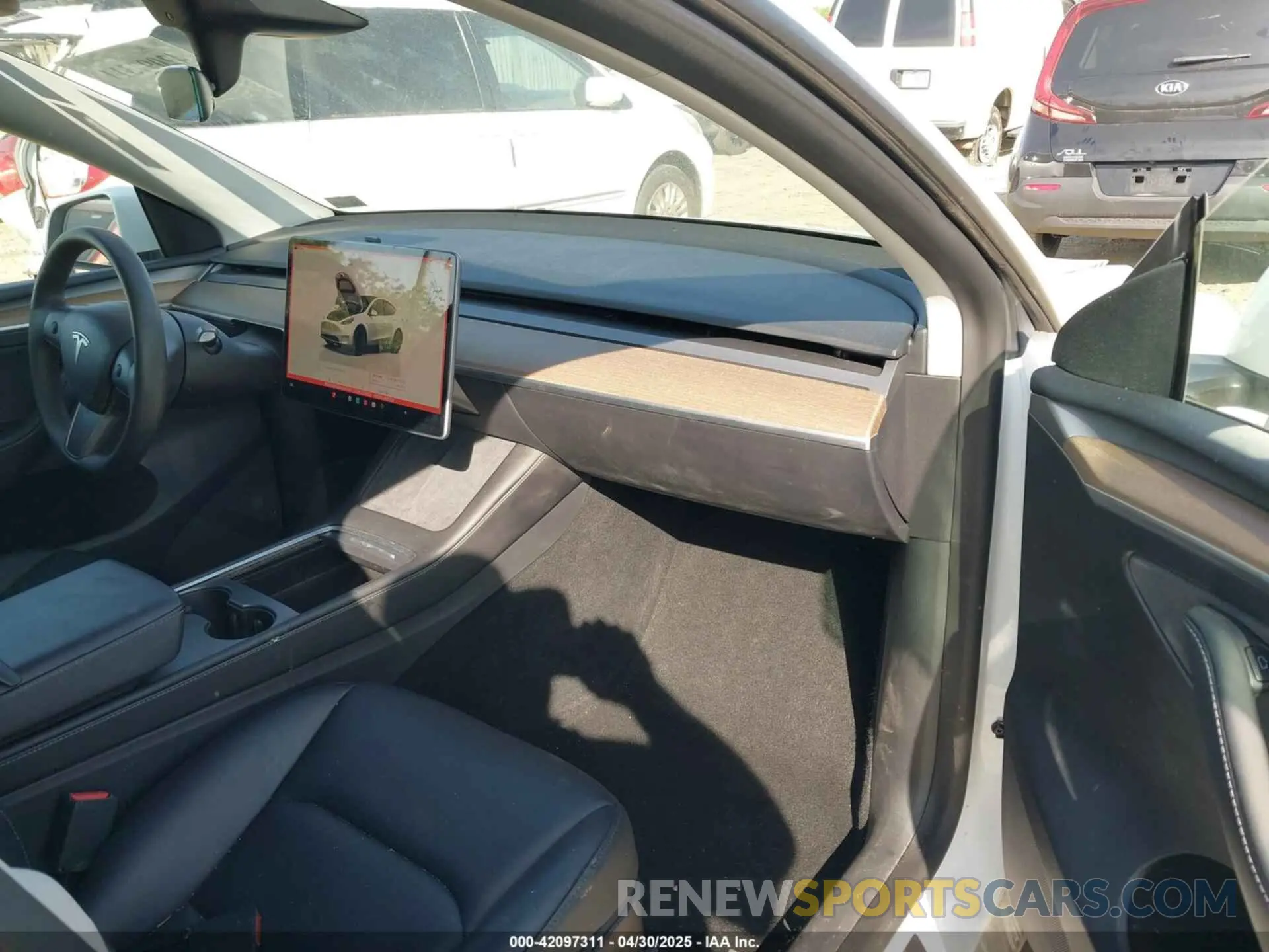 5 Photograph of a damaged car 7SAYGDEF9NF542745 TESLA MODEL Y 2022