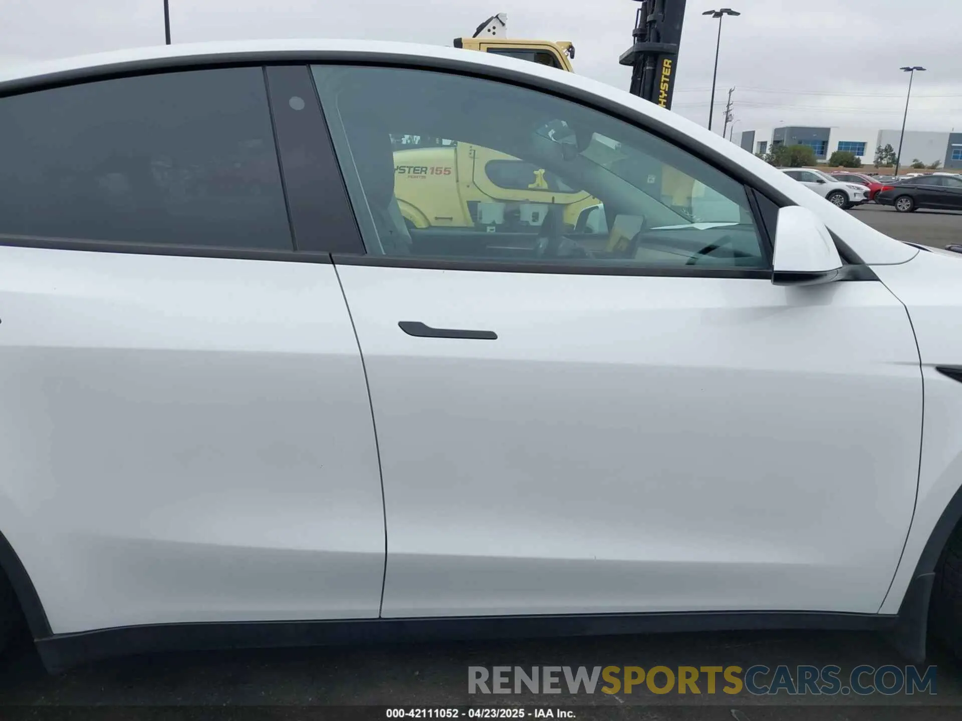 13 Photograph of a damaged car 7SAYGDEF9NF554653 TESLA MODEL Y 2022
