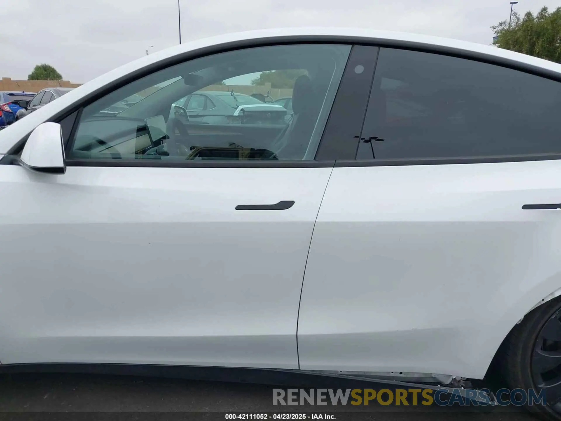 14 Photograph of a damaged car 7SAYGDEF9NF554653 TESLA MODEL Y 2022