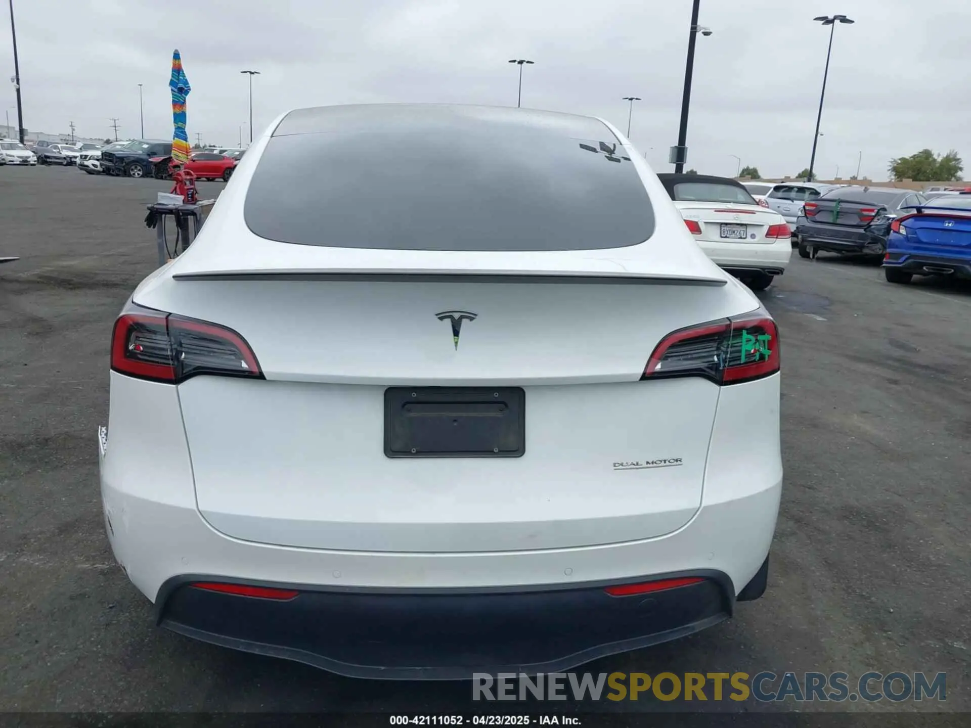 16 Photograph of a damaged car 7SAYGDEF9NF554653 TESLA MODEL Y 2022