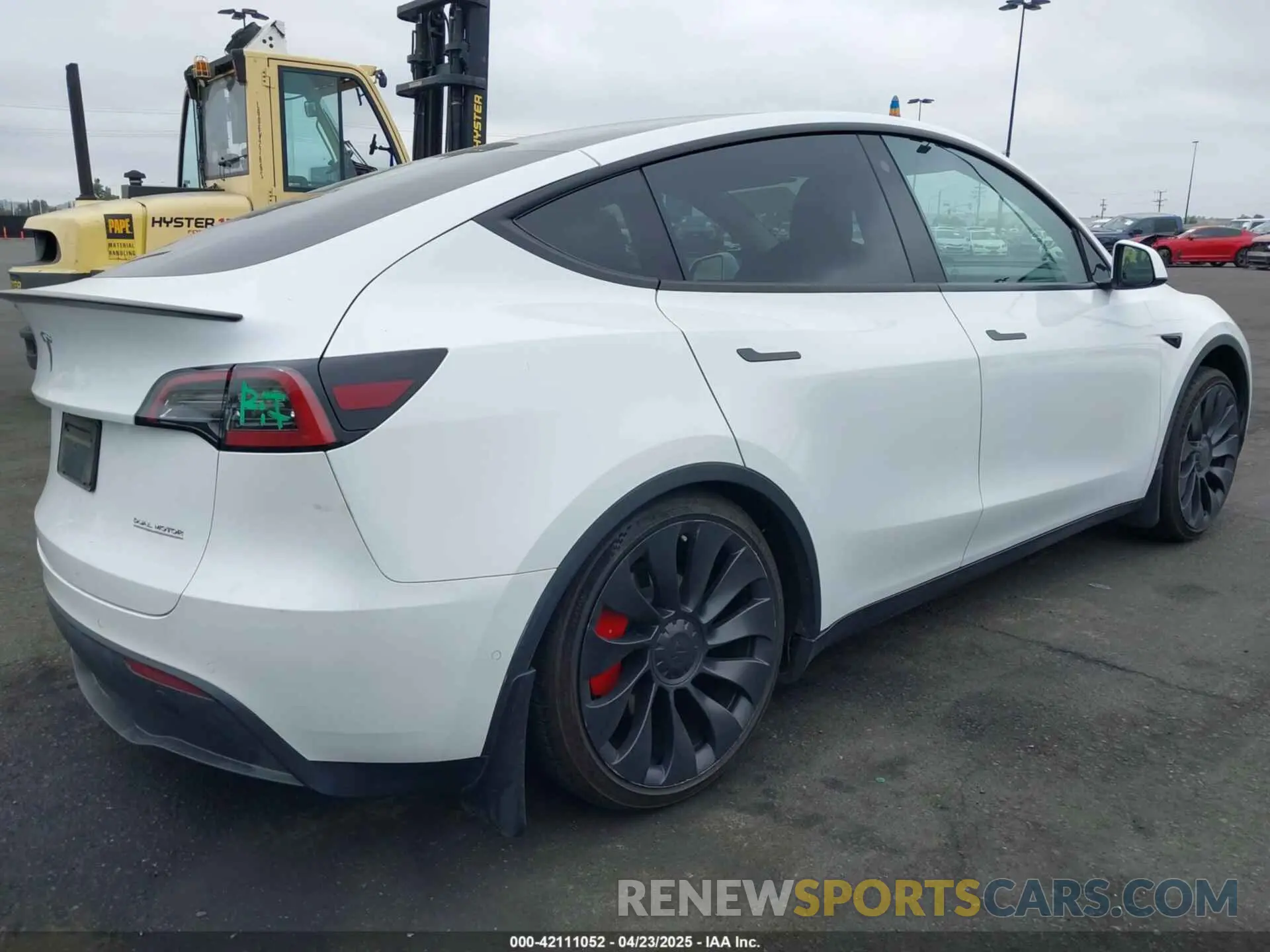 4 Photograph of a damaged car 7SAYGDEF9NF554653 TESLA MODEL Y 2022