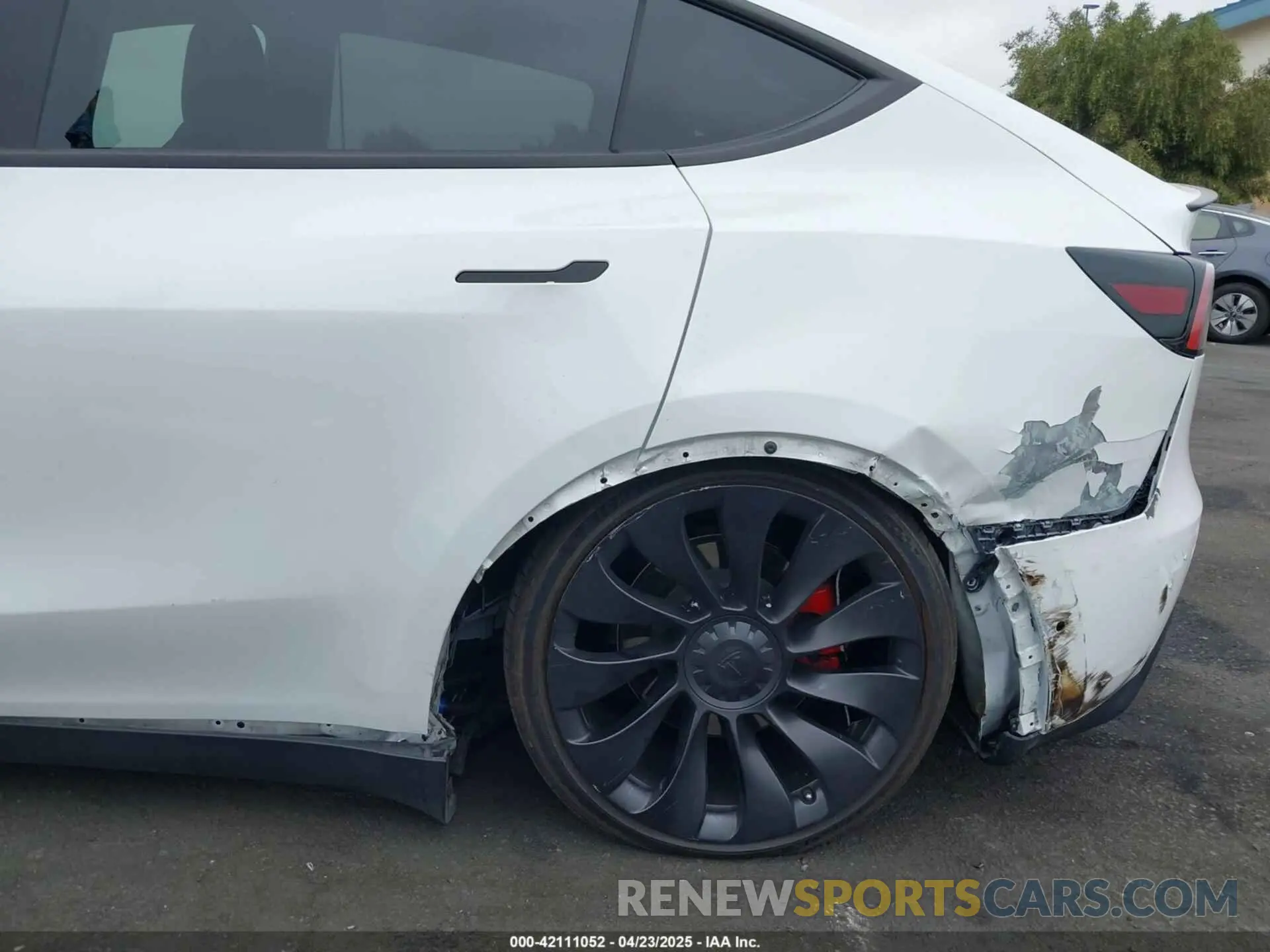 6 Photograph of a damaged car 7SAYGDEF9NF554653 TESLA MODEL Y 2022