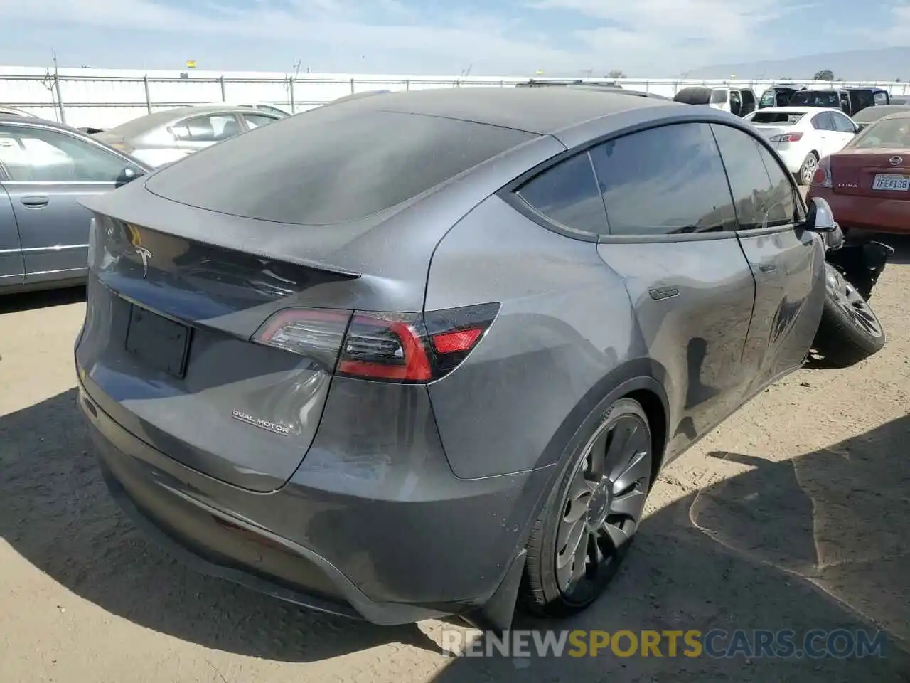 4 Photograph of a damaged car 7SAYGDEF9NF560615 TESLA MODEL Y 2022