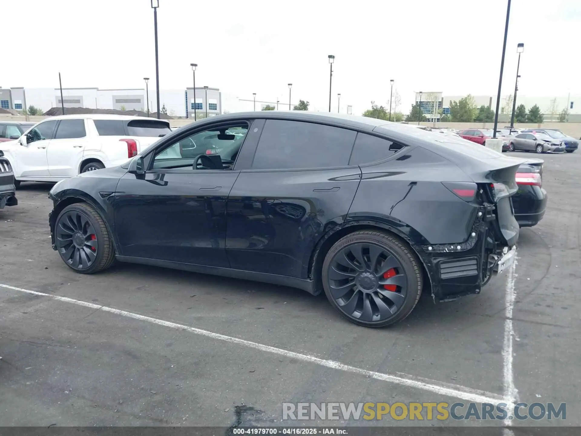15 Photograph of a damaged car 7SAYGDEF9NF573851 TESLA MODEL Y 2022