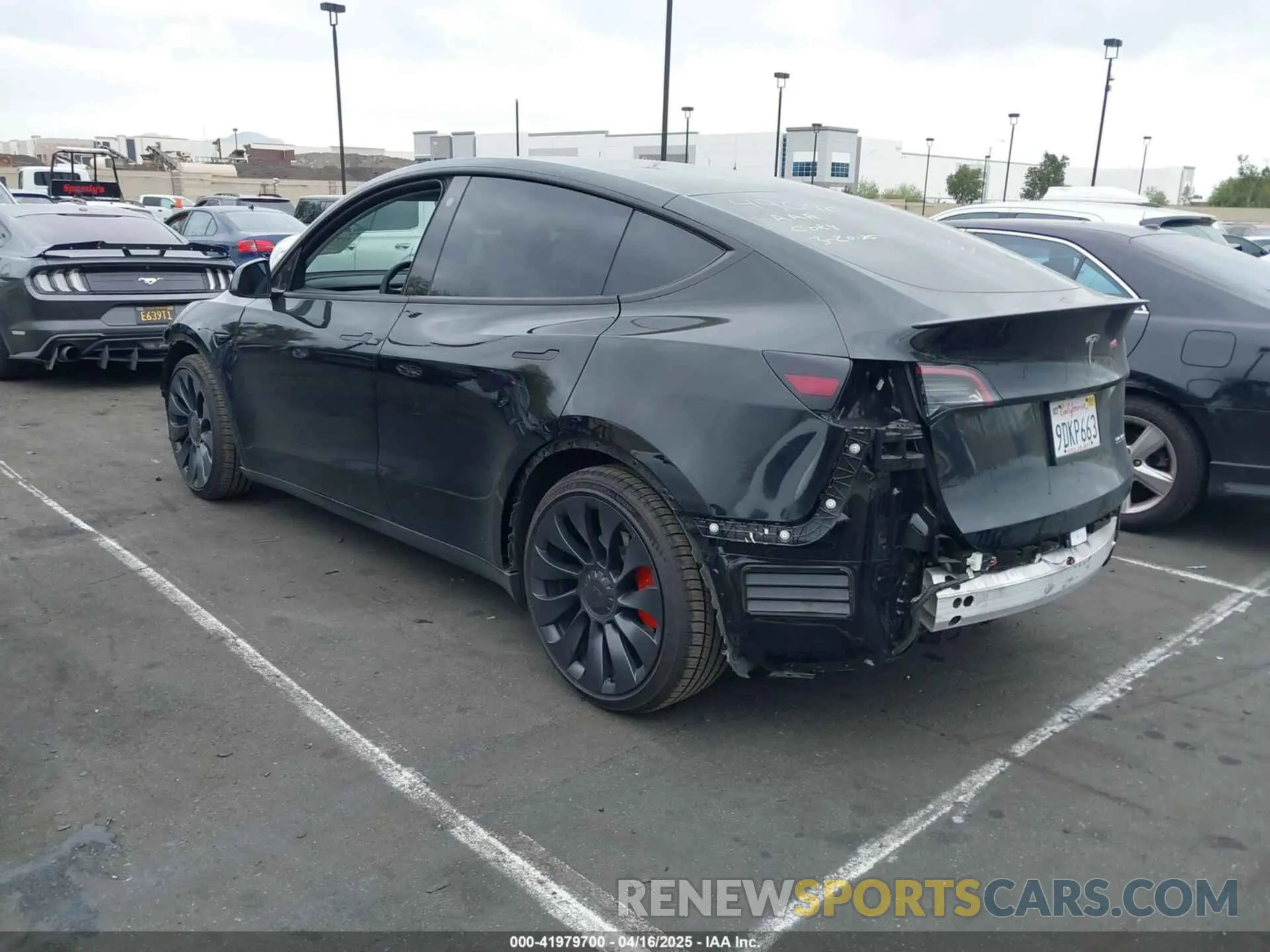 3 Photograph of a damaged car 7SAYGDEF9NF573851 TESLA MODEL Y 2022
