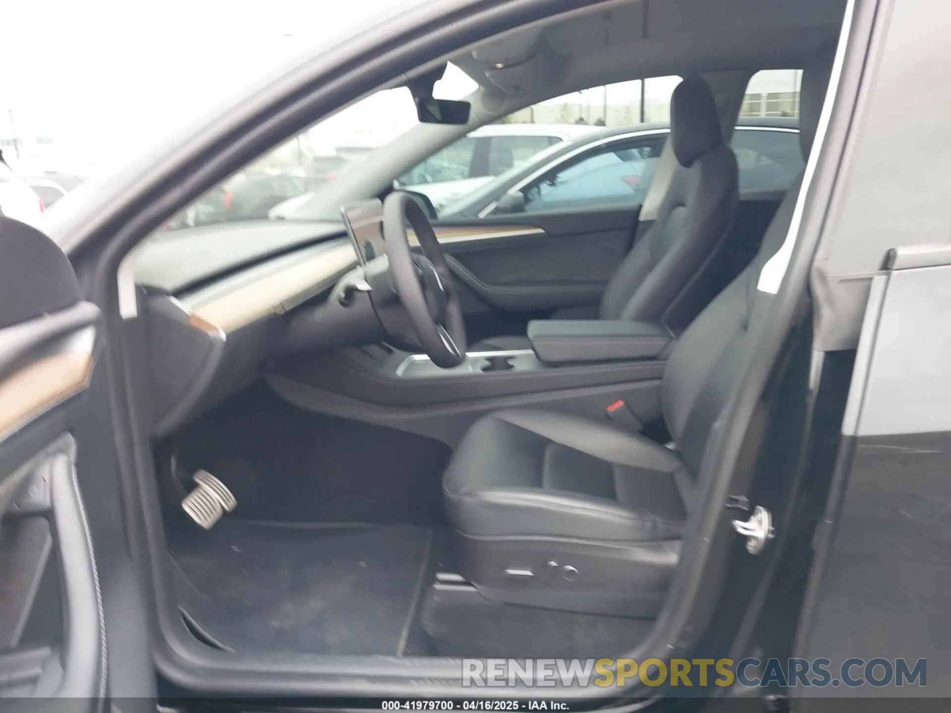 5 Photograph of a damaged car 7SAYGDEF9NF573851 TESLA MODEL Y 2022