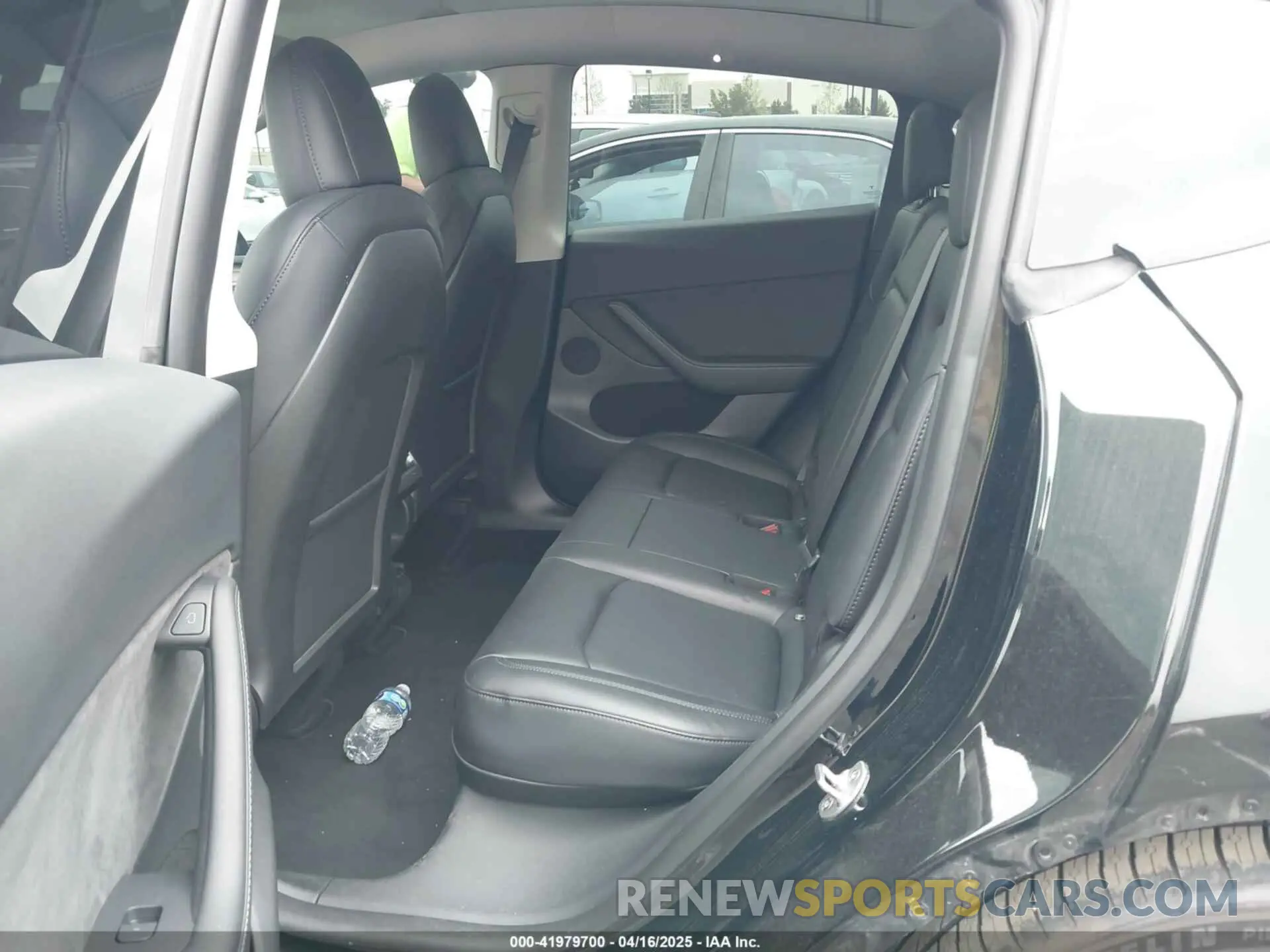 8 Photograph of a damaged car 7SAYGDEF9NF573851 TESLA MODEL Y 2022