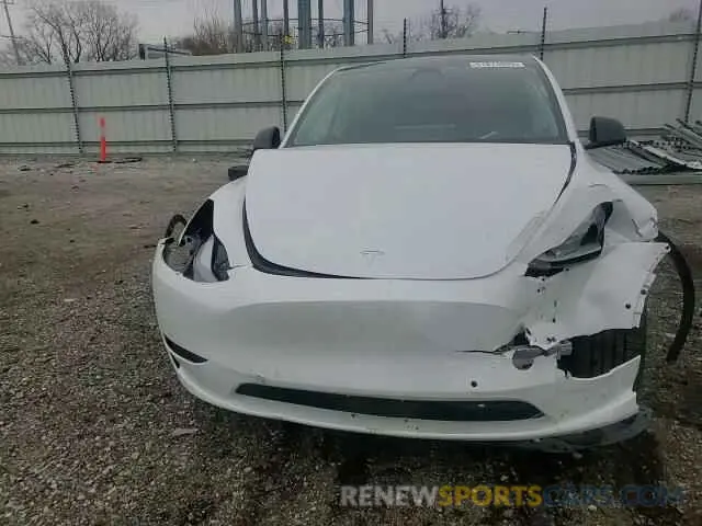 11 Photograph of a damaged car 7SAYGDEFXNF322935 TESLA MODEL Y 2022