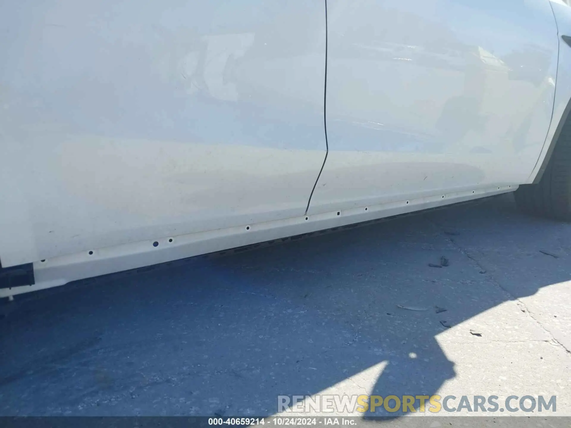 19 Photograph of a damaged car 7SAYGDEFXNF326323 TESLA MODEL Y 2022