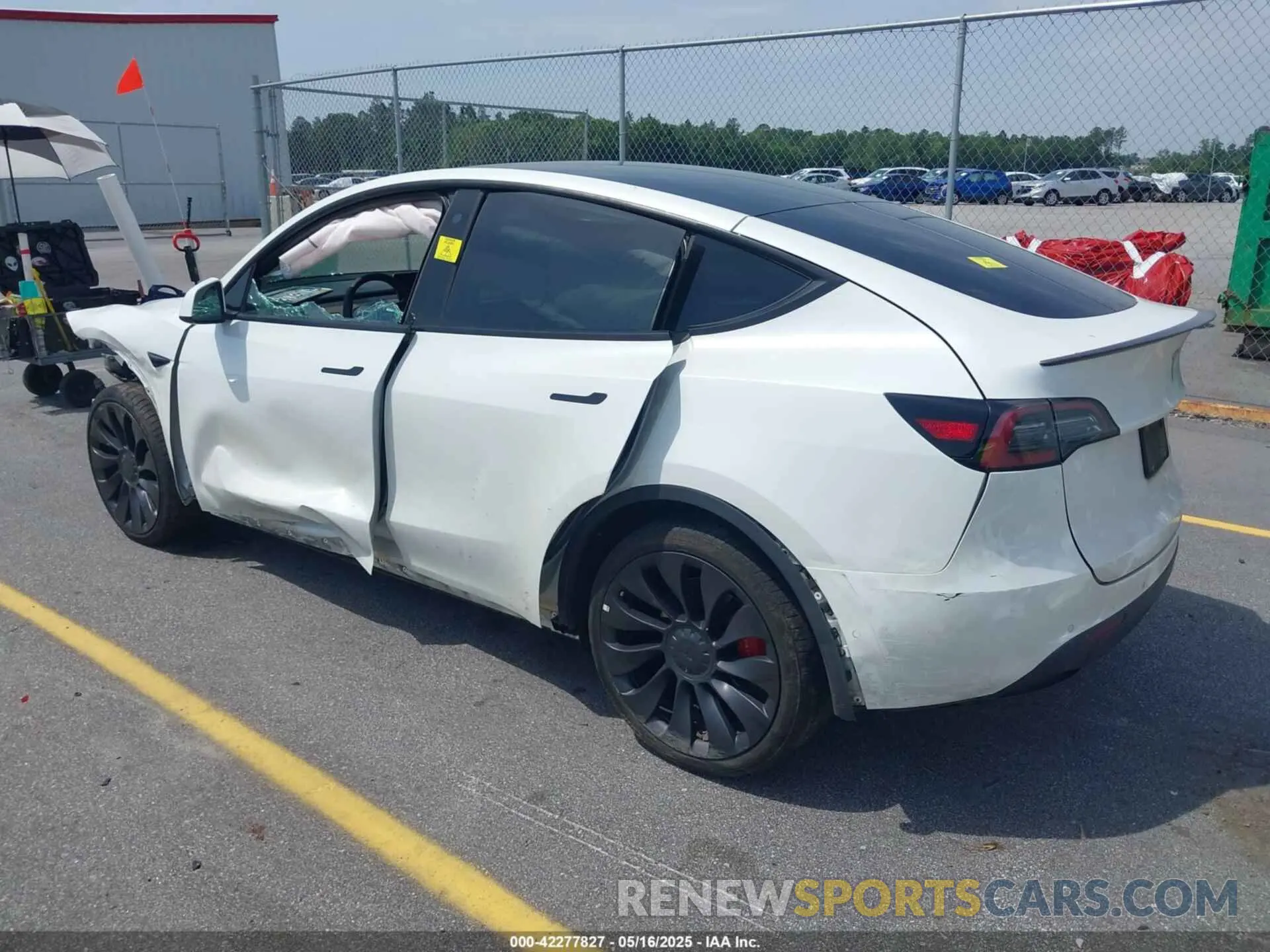3 Photograph of a damaged car 7SAYGDEFXNF327701 TESLA MODEL Y 2022