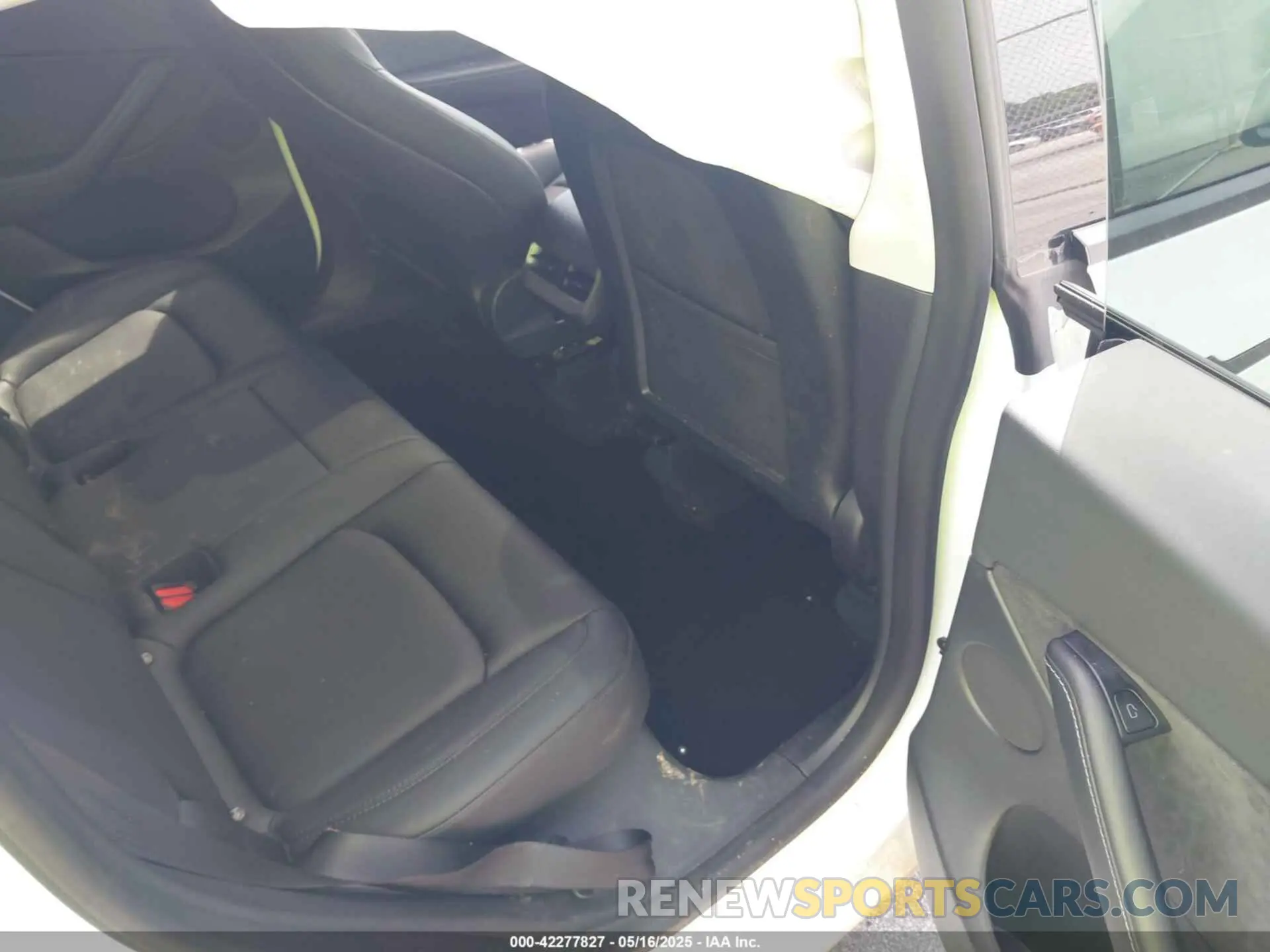 8 Photograph of a damaged car 7SAYGDEFXNF327701 TESLA MODEL Y 2022