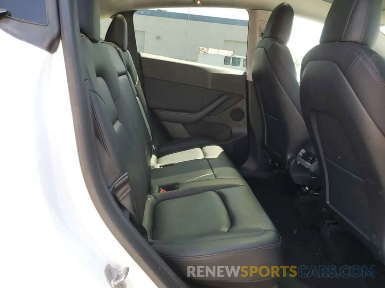 10 Photograph of a damaged car 7SAYGDEFXNF340982 TESLA MODEL Y 2022