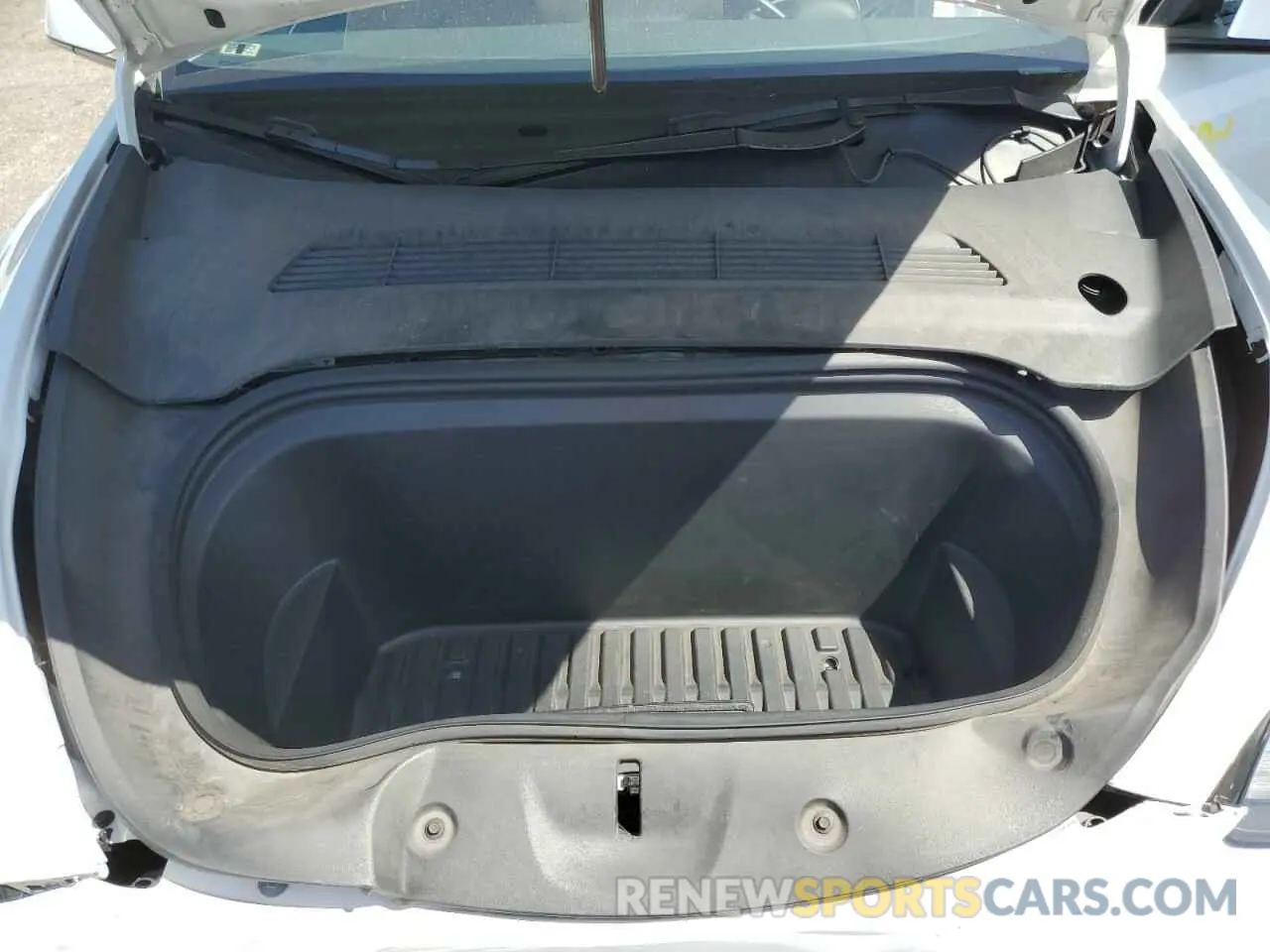 11 Photograph of a damaged car 7SAYGDEFXNF340982 TESLA MODEL Y 2022