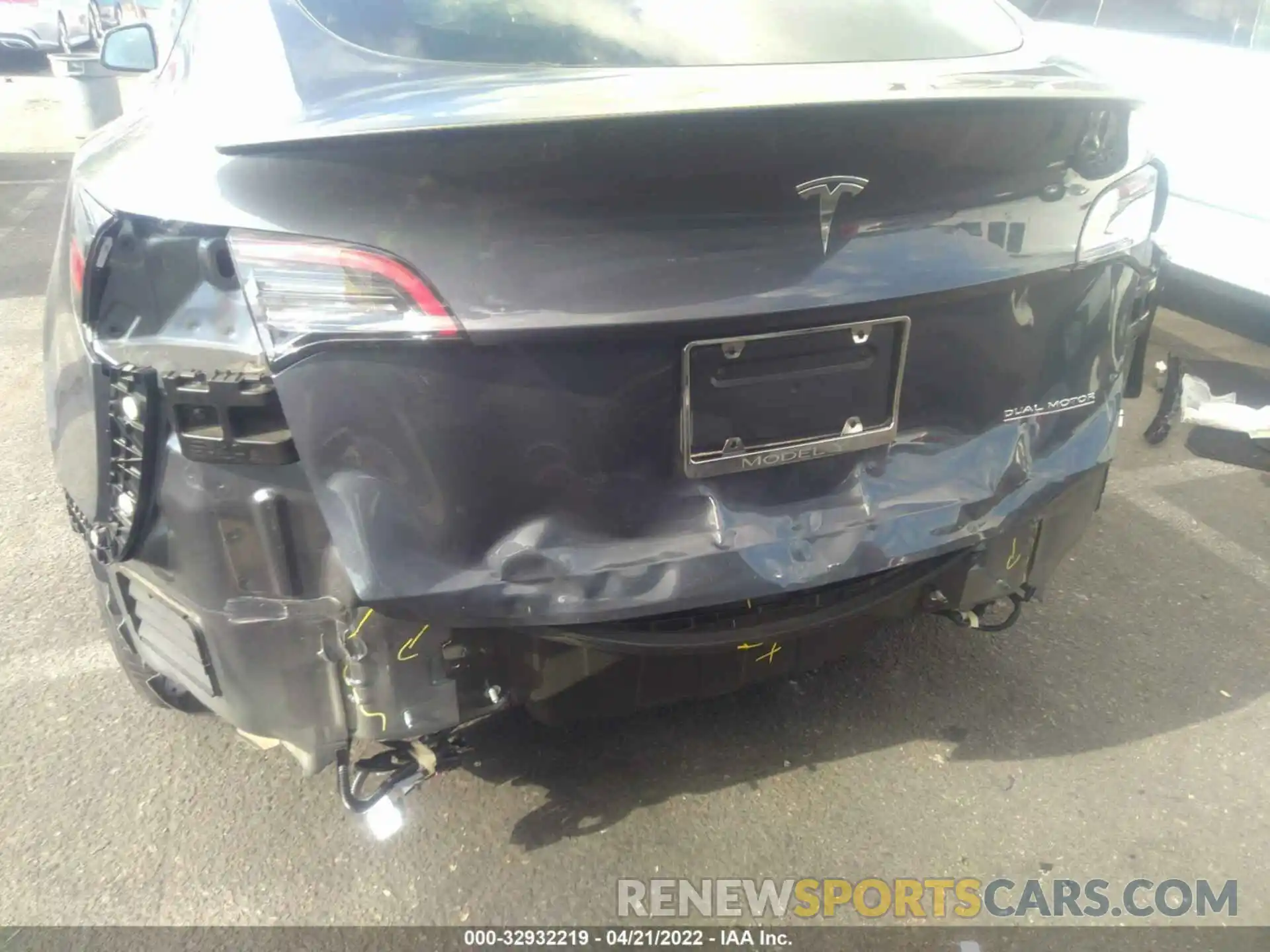 6 Photograph of a damaged car 7SAYGDEFXNF341369 TESLA MODEL Y 2022