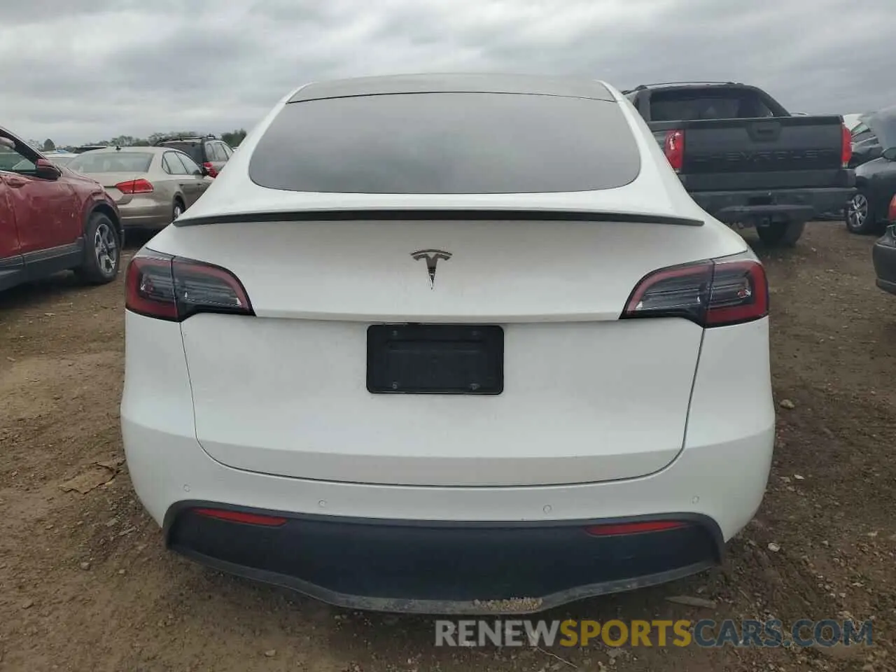 6 Photograph of a damaged car 7SAYGDEFXNF375585 TESLA MODEL Y 2022