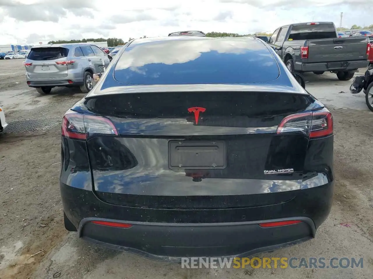 6 Photograph of a damaged car 7SAYGDEFXNF377613 TESLA MODEL Y 2022