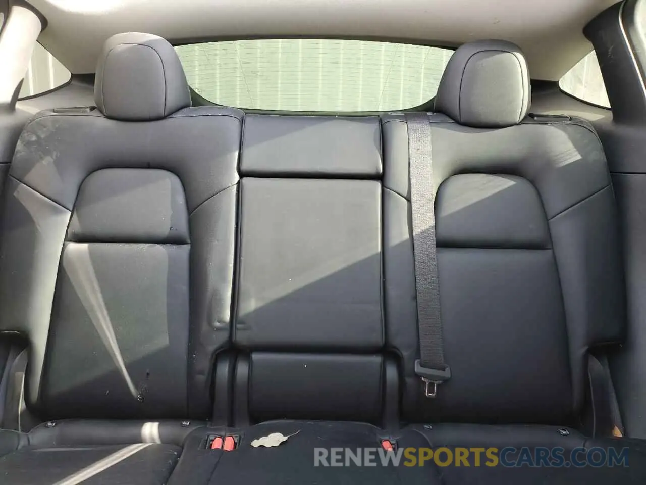 10 Photograph of a damaged car 7SAYGDEFXNF383167 TESLA MODEL Y 2022