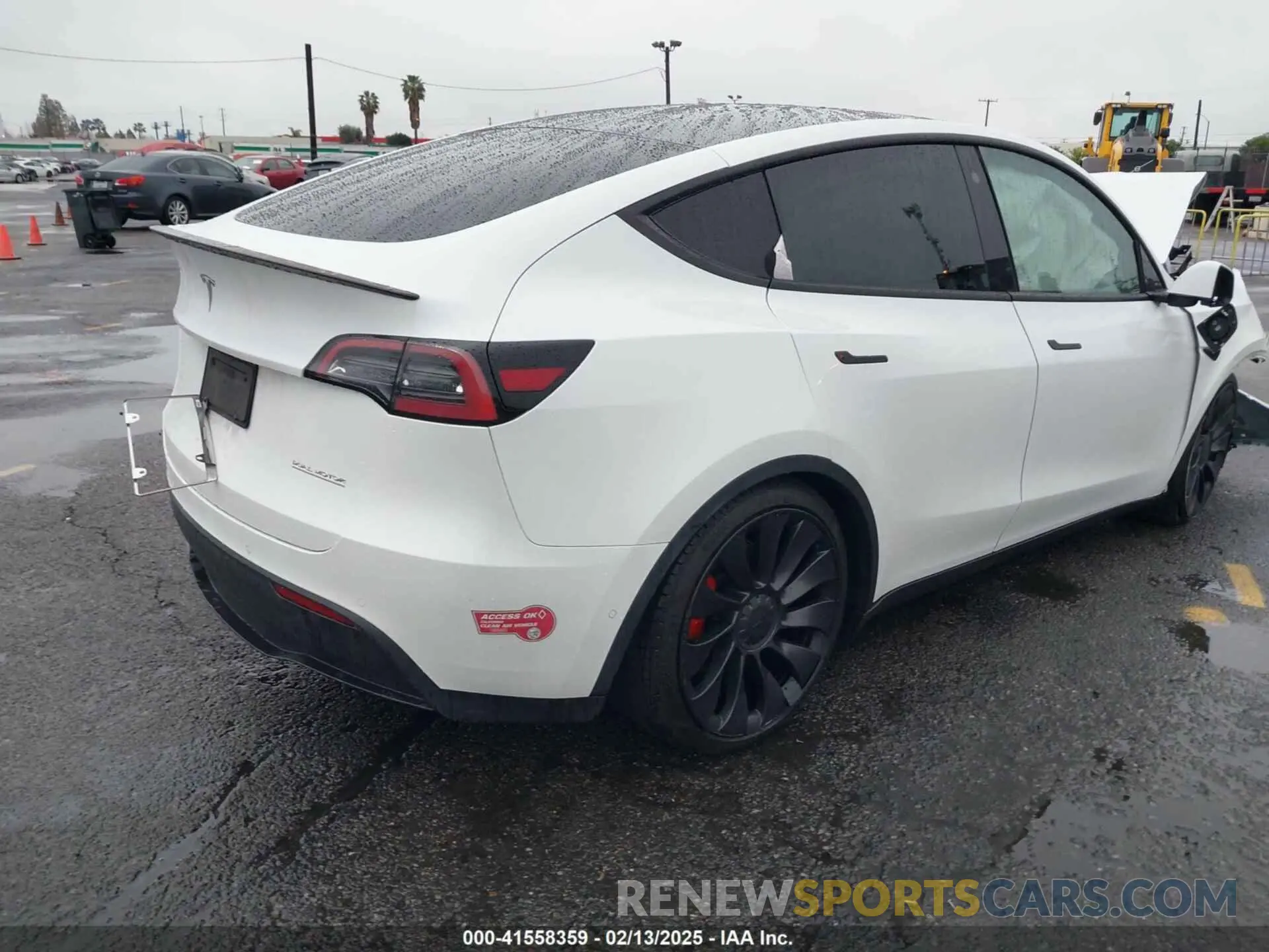 4 Photograph of a damaged car 7SAYGDEFXNF384268 TESLA MODEL Y 2022