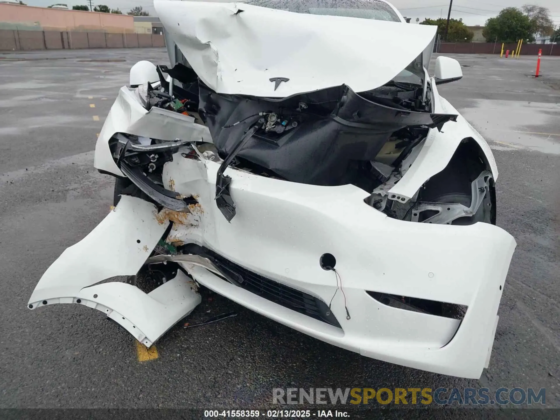 6 Photograph of a damaged car 7SAYGDEFXNF384268 TESLA MODEL Y 2022