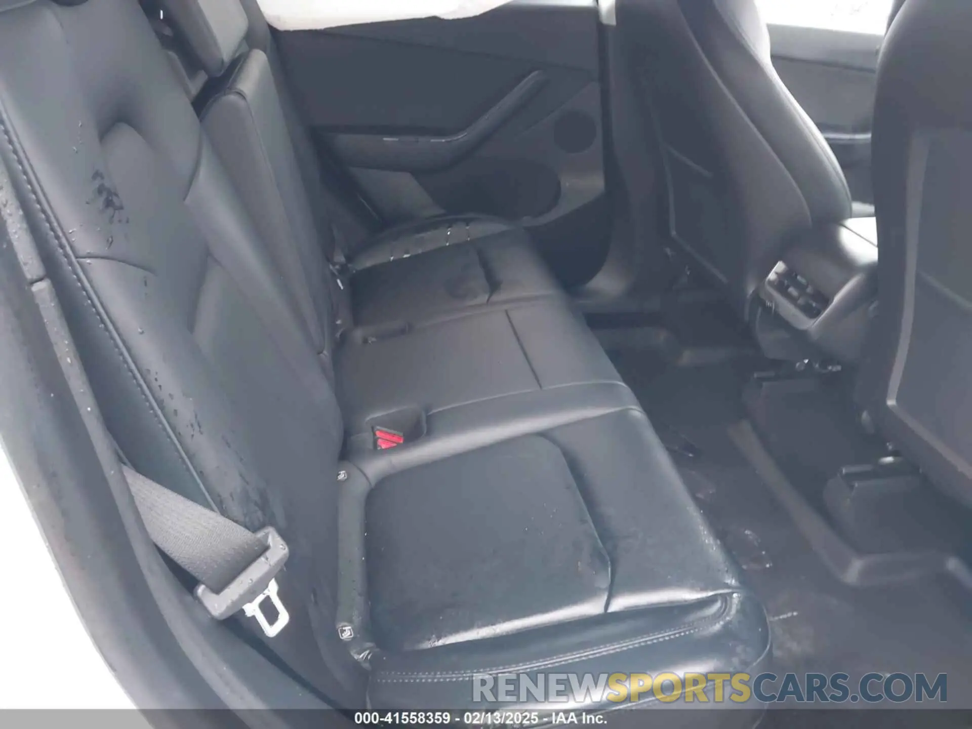 8 Photograph of a damaged car 7SAYGDEFXNF384268 TESLA MODEL Y 2022