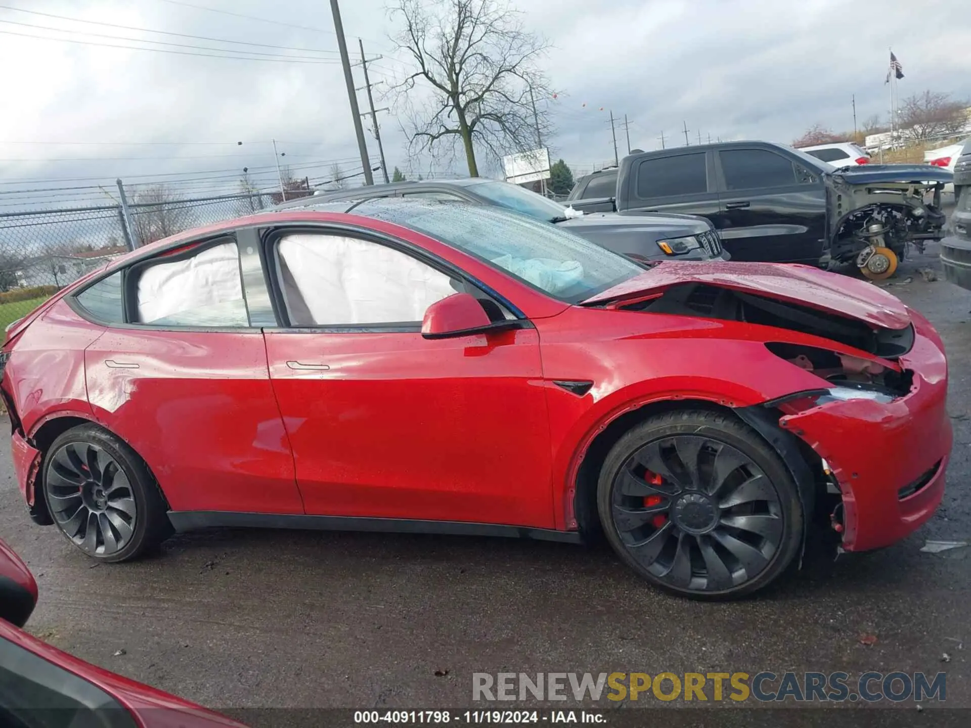 12 Photograph of a damaged car 7SAYGDEFXNF403966 TESLA MODEL Y 2022