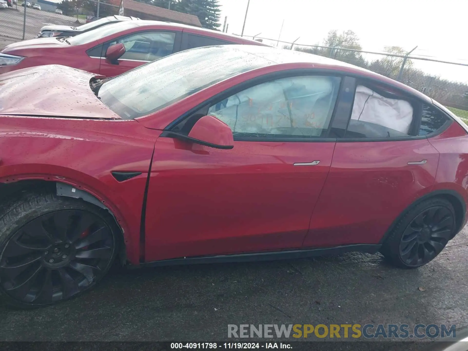 13 Photograph of a damaged car 7SAYGDEFXNF403966 TESLA MODEL Y 2022