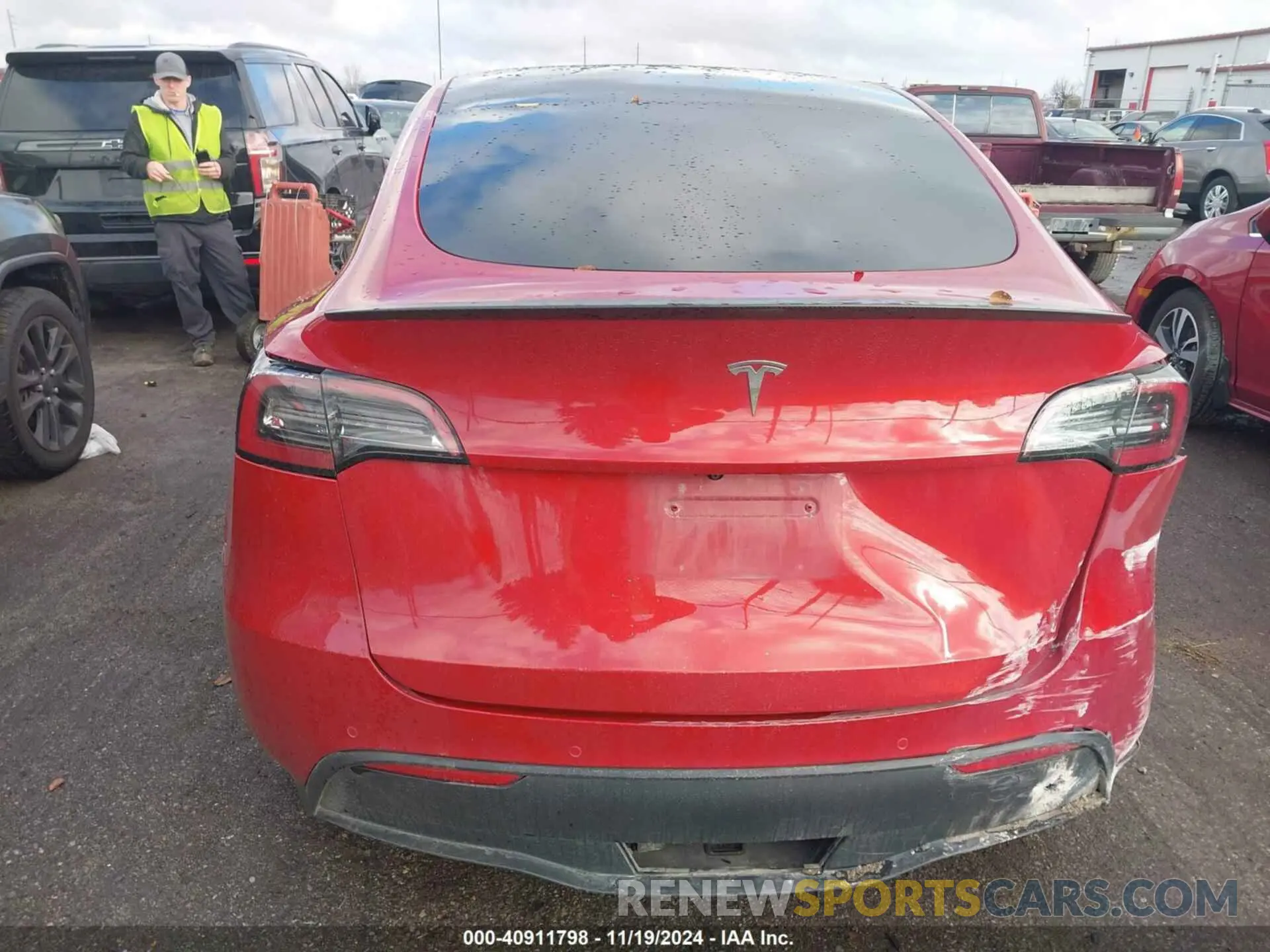 15 Photograph of a damaged car 7SAYGDEFXNF403966 TESLA MODEL Y 2022