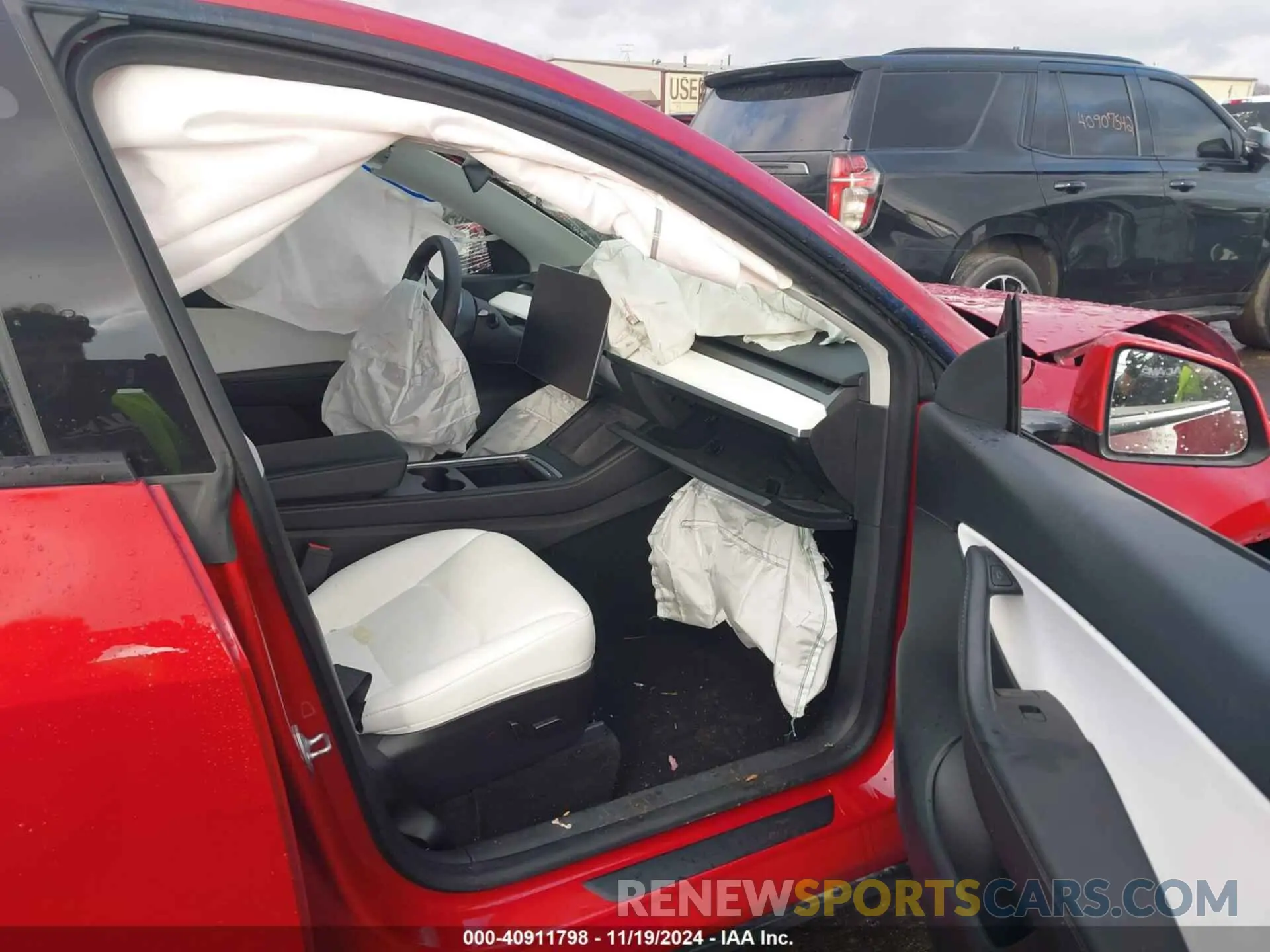 5 Photograph of a damaged car 7SAYGDEFXNF403966 TESLA MODEL Y 2022