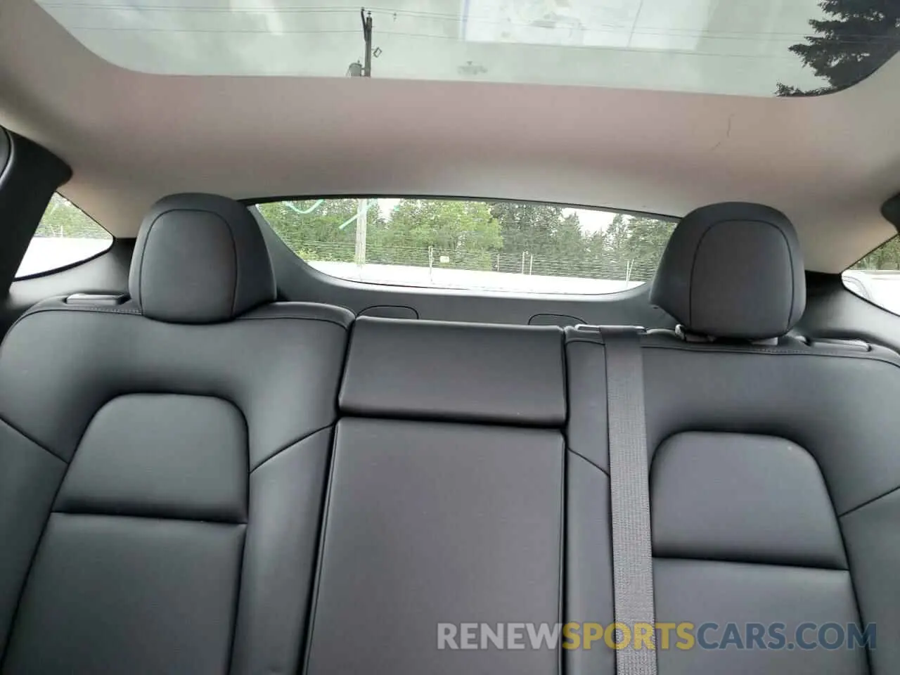 10 Photograph of a damaged car 7SAYGDEFXNF405829 TESLA MODEL Y 2022