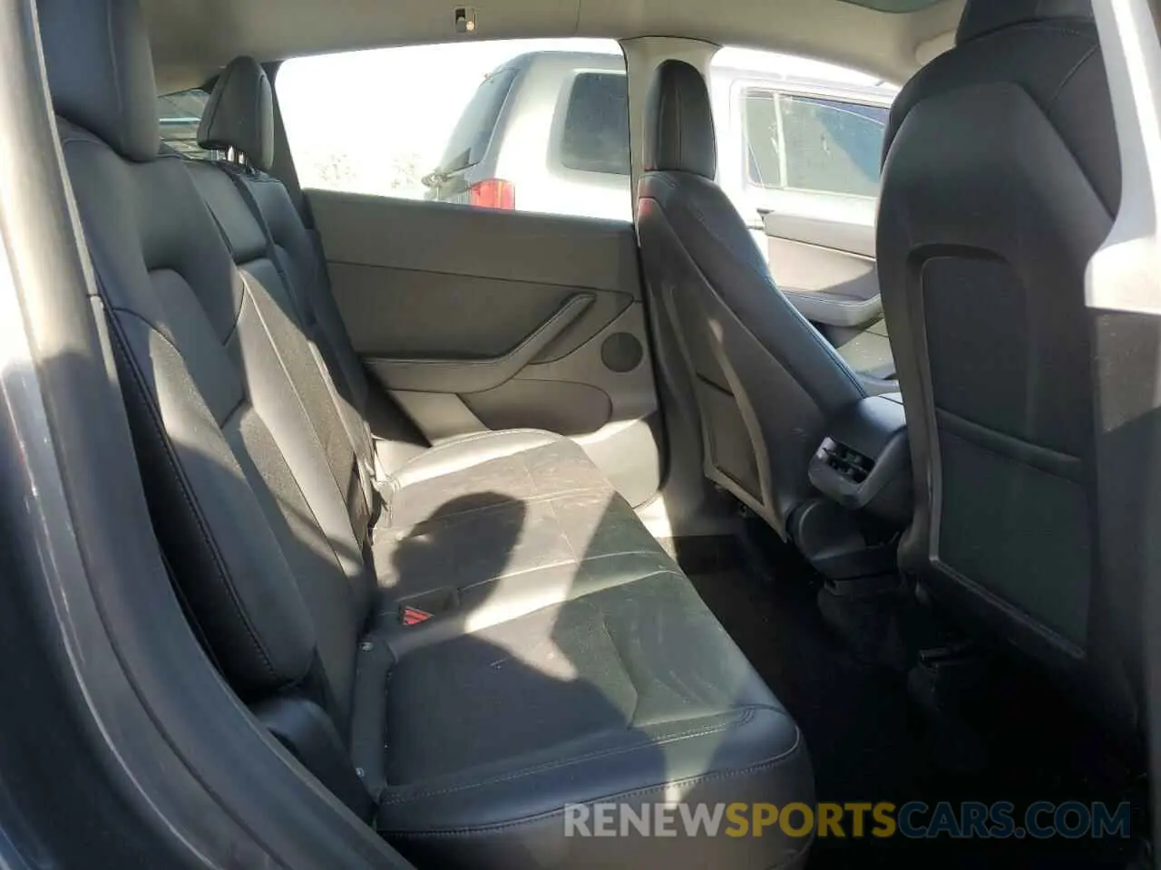 11 Photograph of a damaged car 7SAYGDEFXNF406060 TESLA MODEL Y 2022