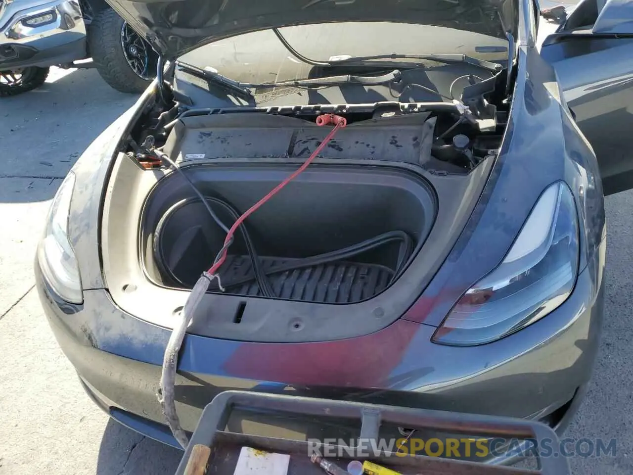 11 Photograph of a damaged car 7SAYGDEFXNF410528 TESLA MODEL Y 2022