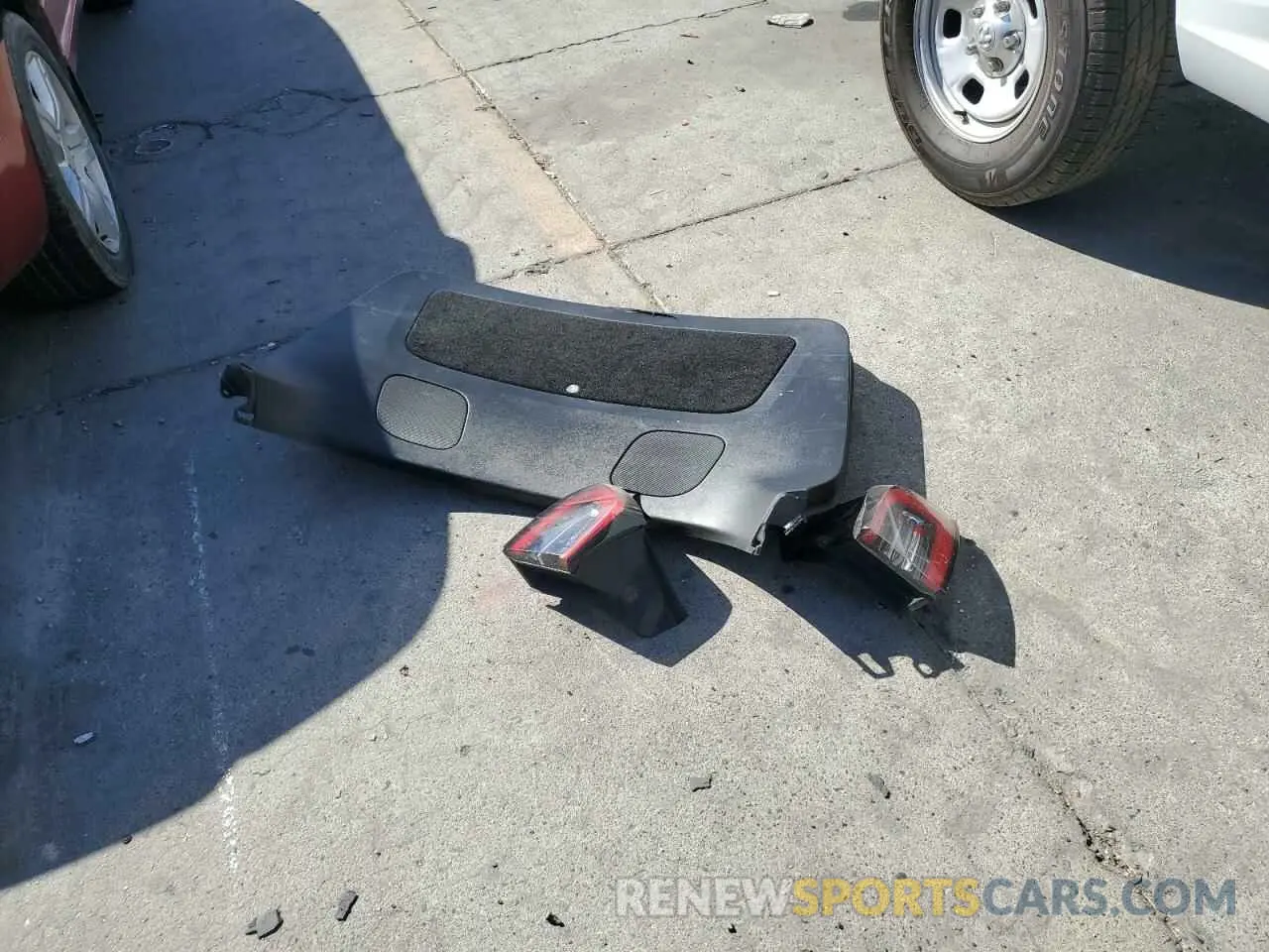 12 Photograph of a damaged car 7SAYGDEFXNF410528 TESLA MODEL Y 2022