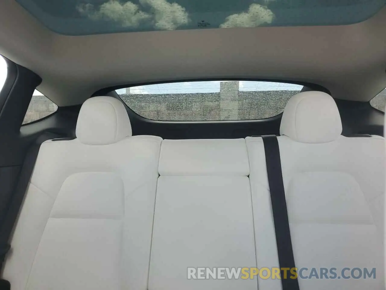 10 Photograph of a damaged car 7SAYGDEFXNF410531 TESLA MODEL Y 2022
