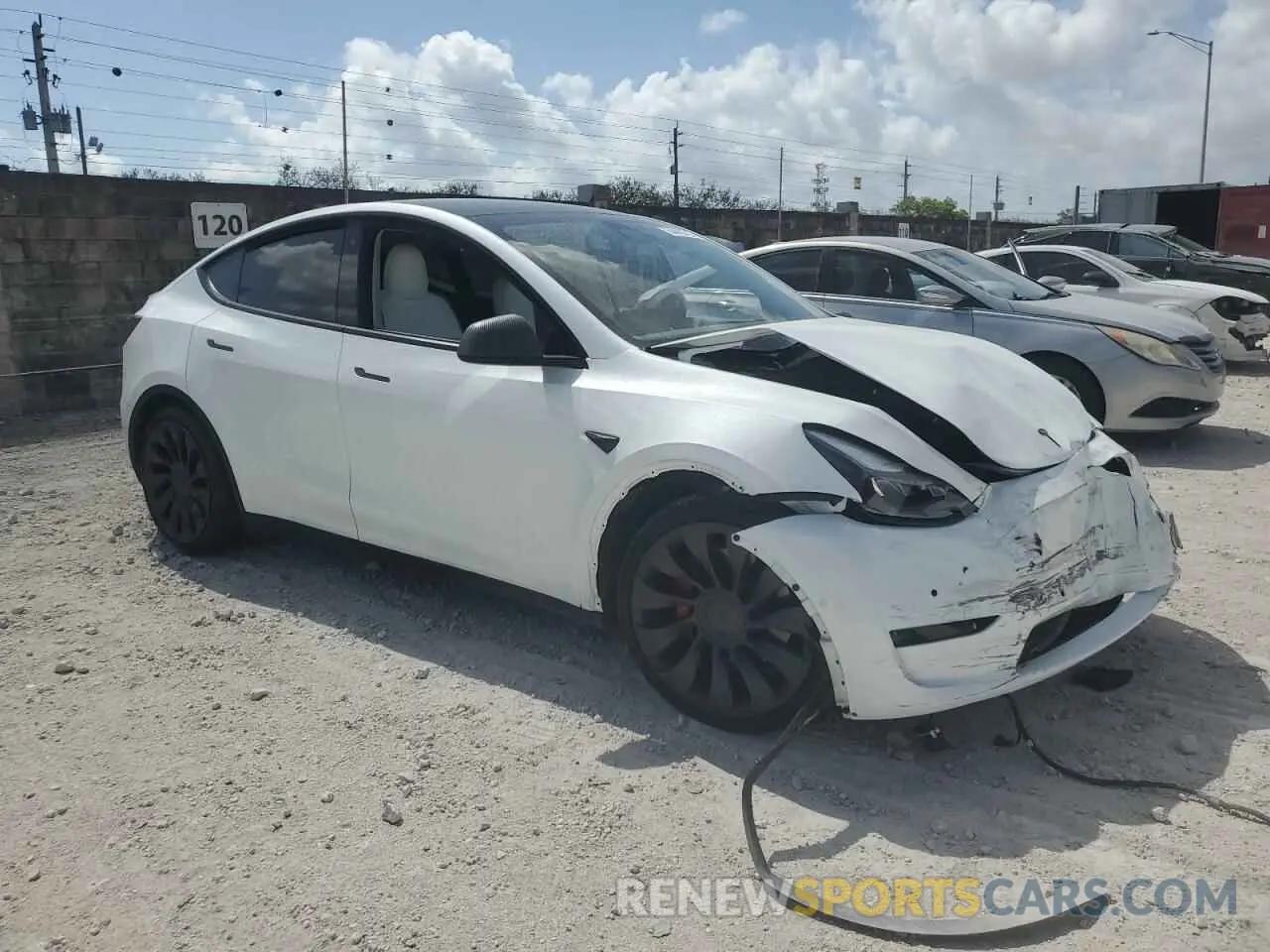 4 Photograph of a damaged car 7SAYGDEFXNF410531 TESLA MODEL Y 2022