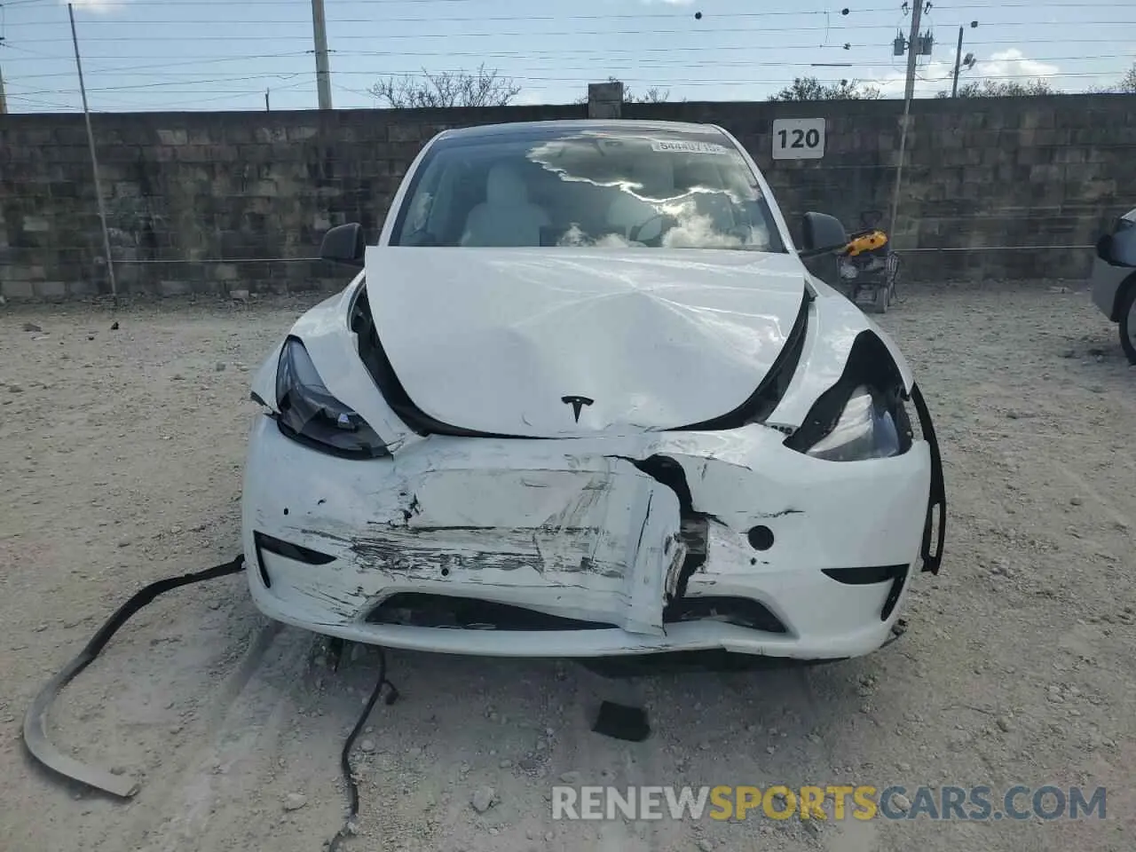 5 Photograph of a damaged car 7SAYGDEFXNF410531 TESLA MODEL Y 2022