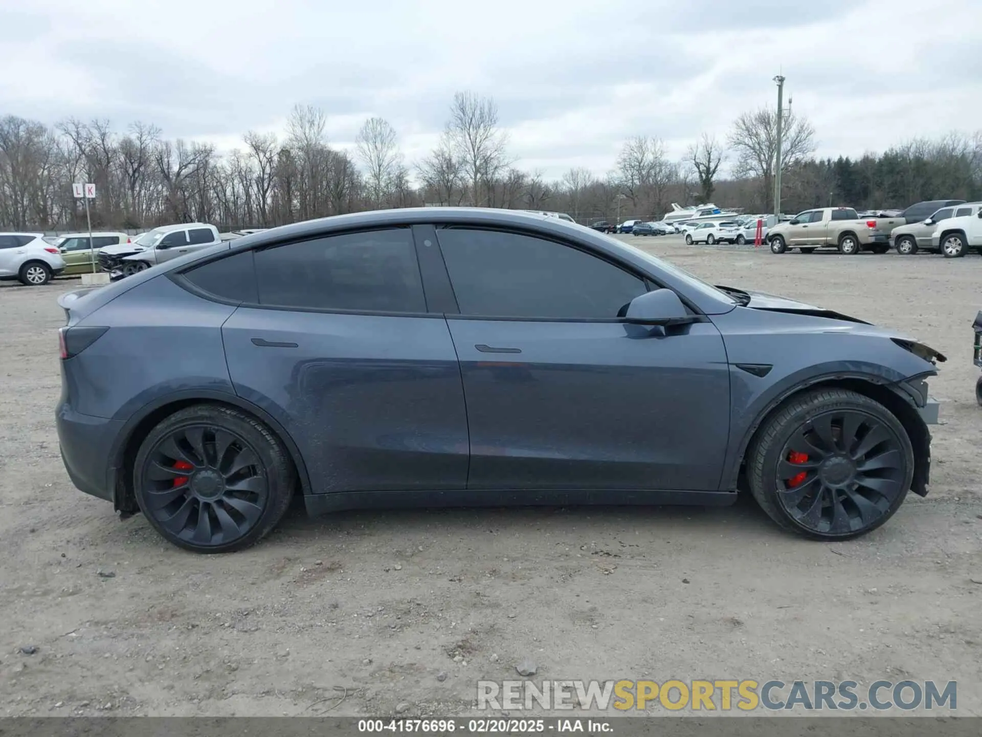 13 Photograph of a damaged car 7SAYGDEFXNF444386 TESLA MODEL Y 2022